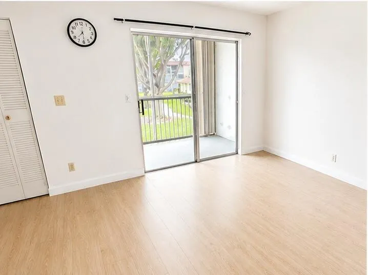 400 VILLAGE GREEN Circle W #205