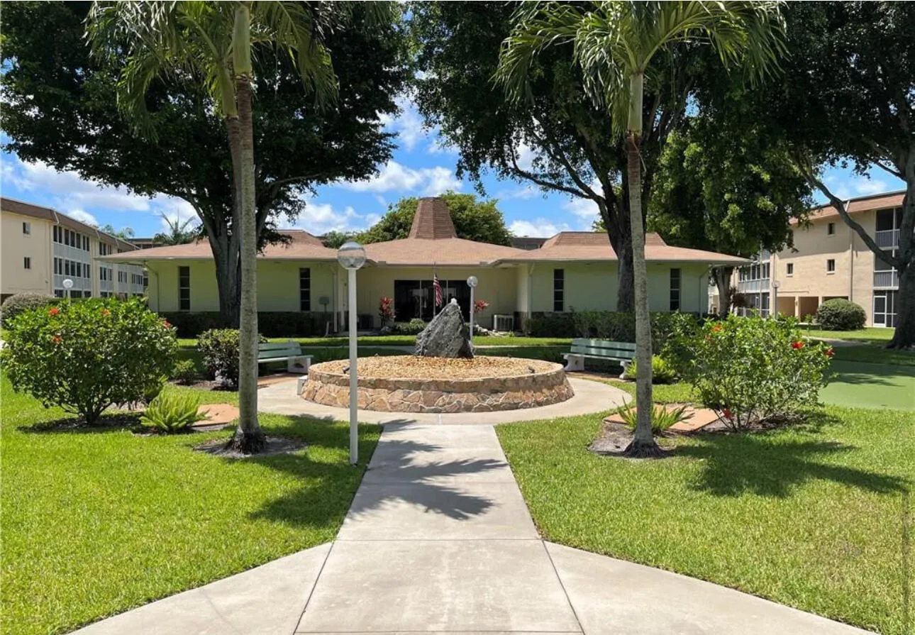 400 VILLAGE GREEN Circle W #205
