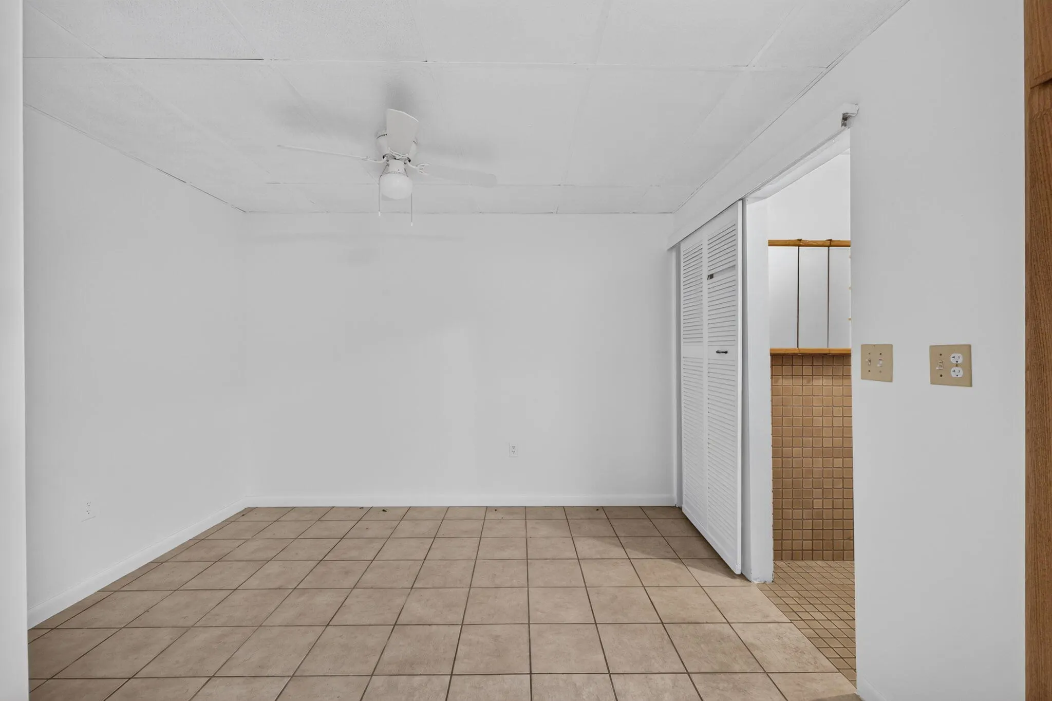 1033 HUNTER Road