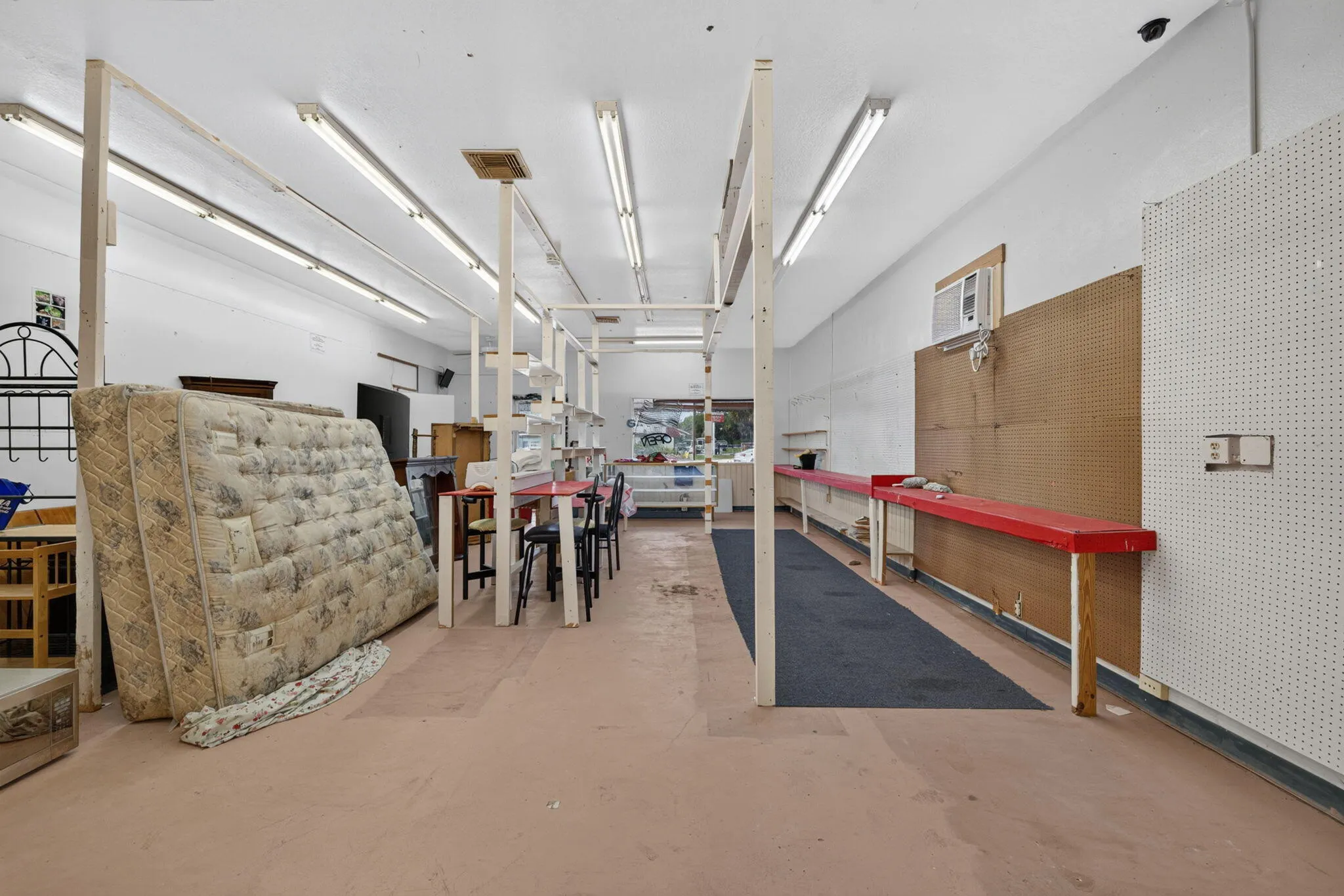 1033 HUNTER Road