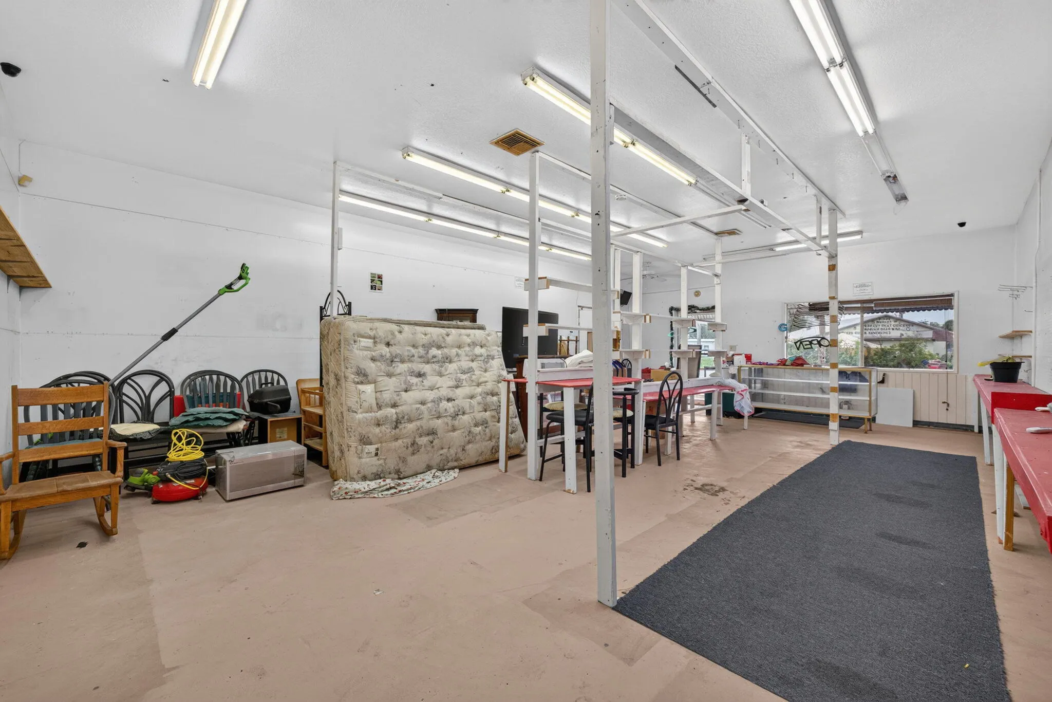 1033 HUNTER Road