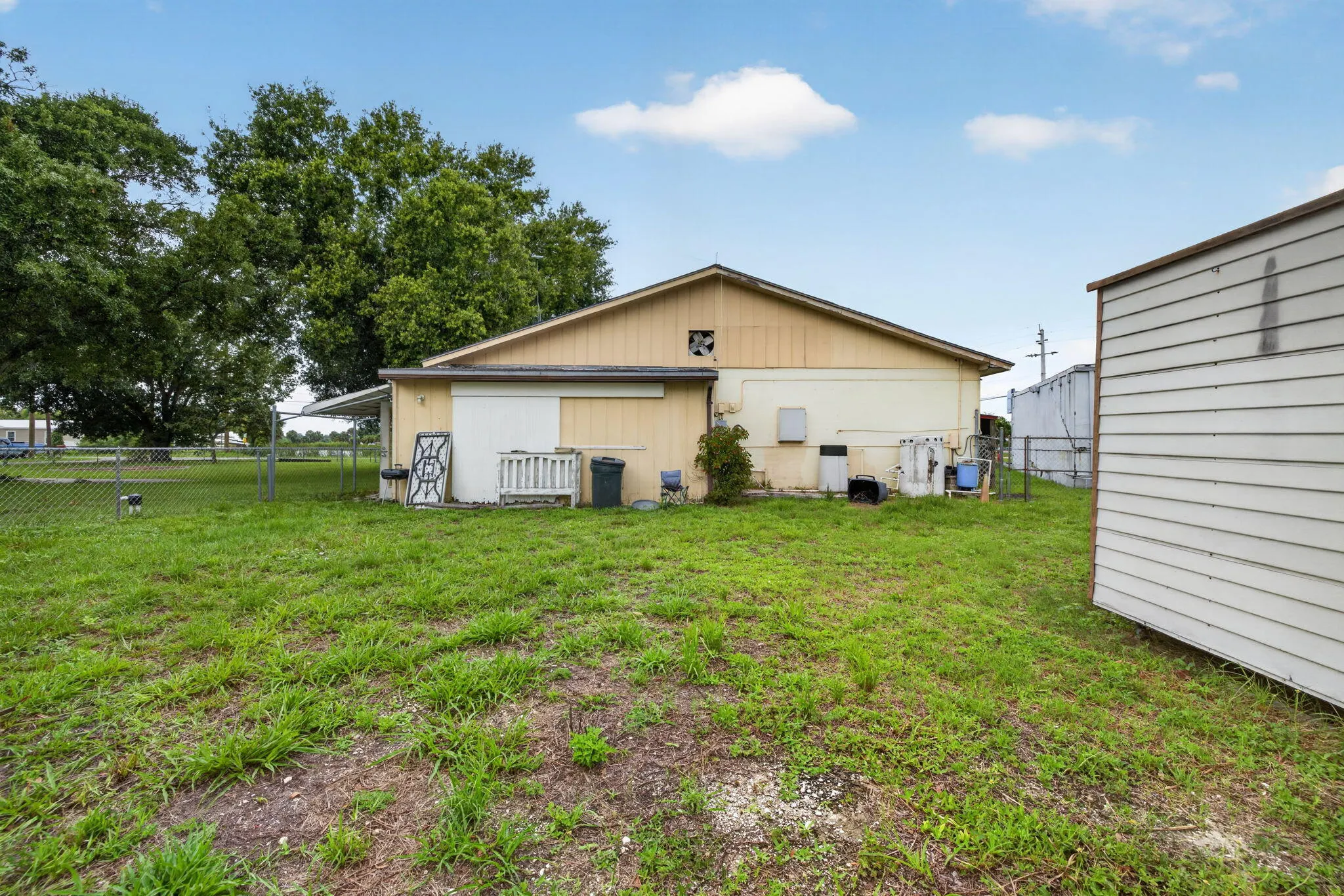 1033 HUNTER Road