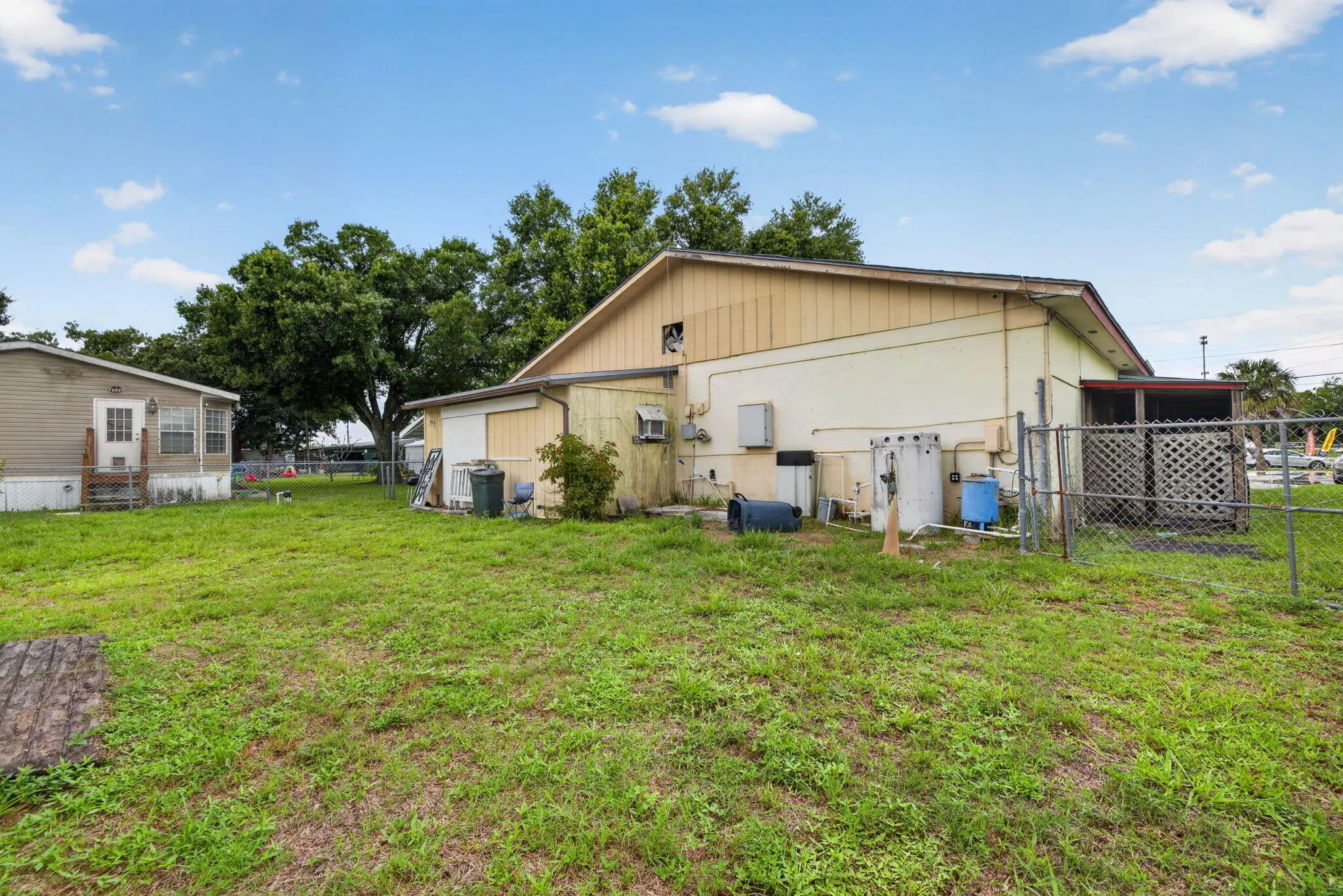 1033 HUNTER Road