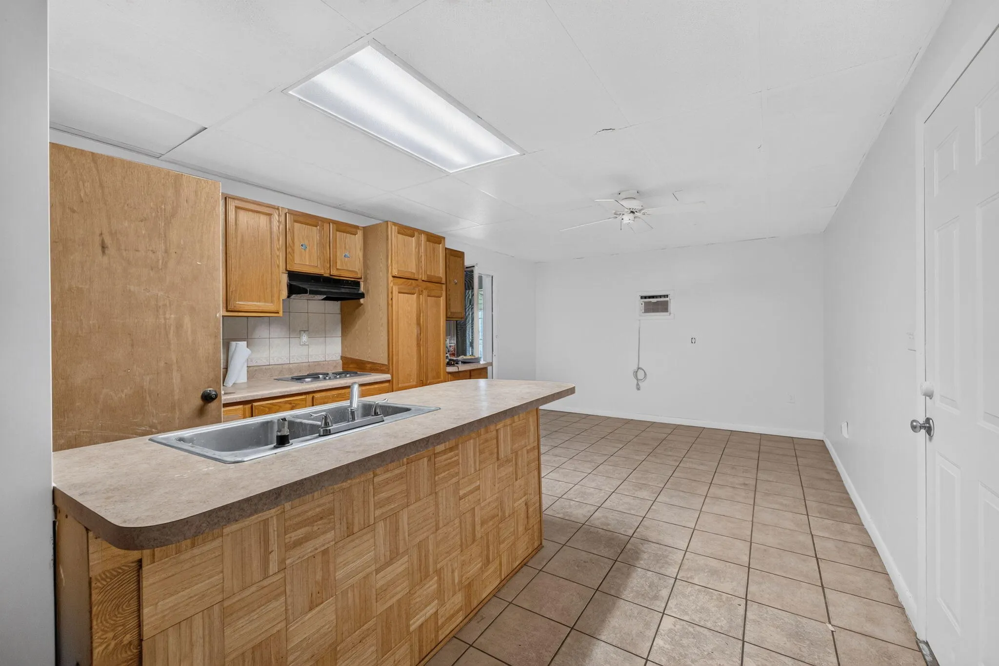 1033 HUNTER Road