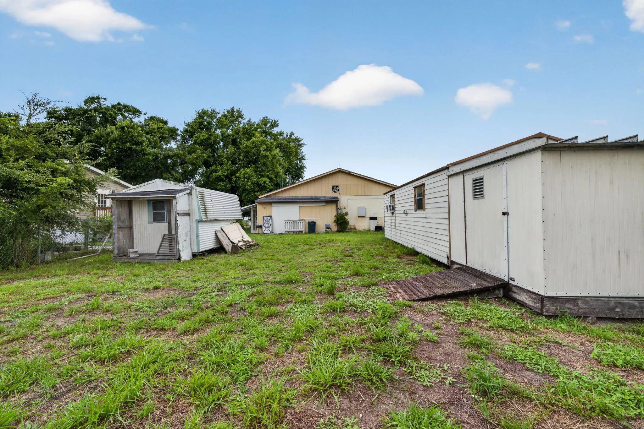 1033 HUNTER Road