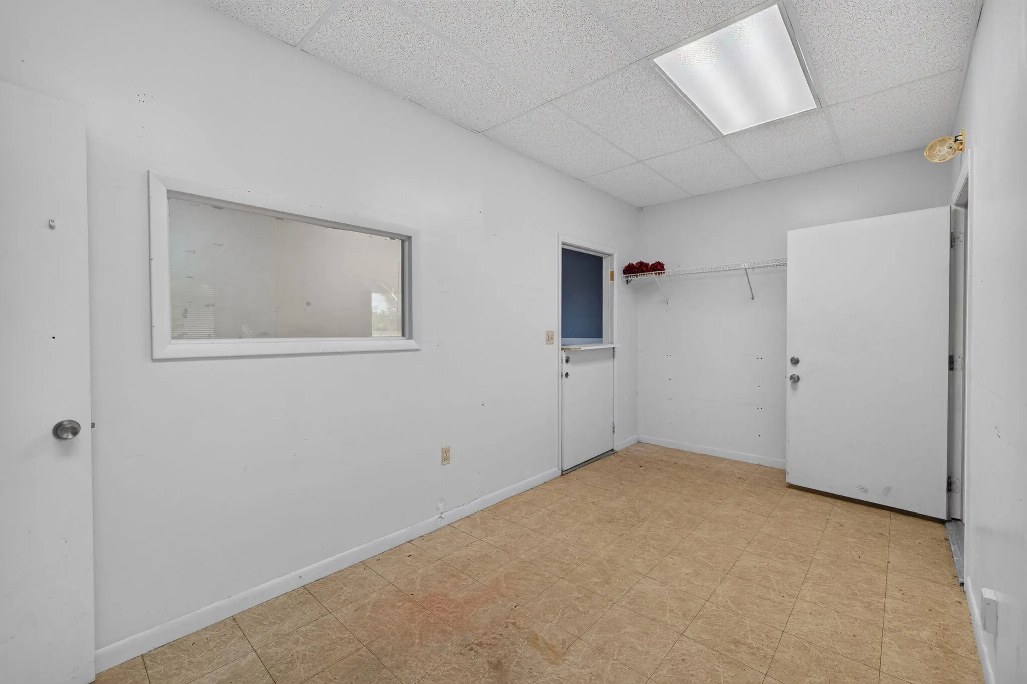 1033 HUNTER Road