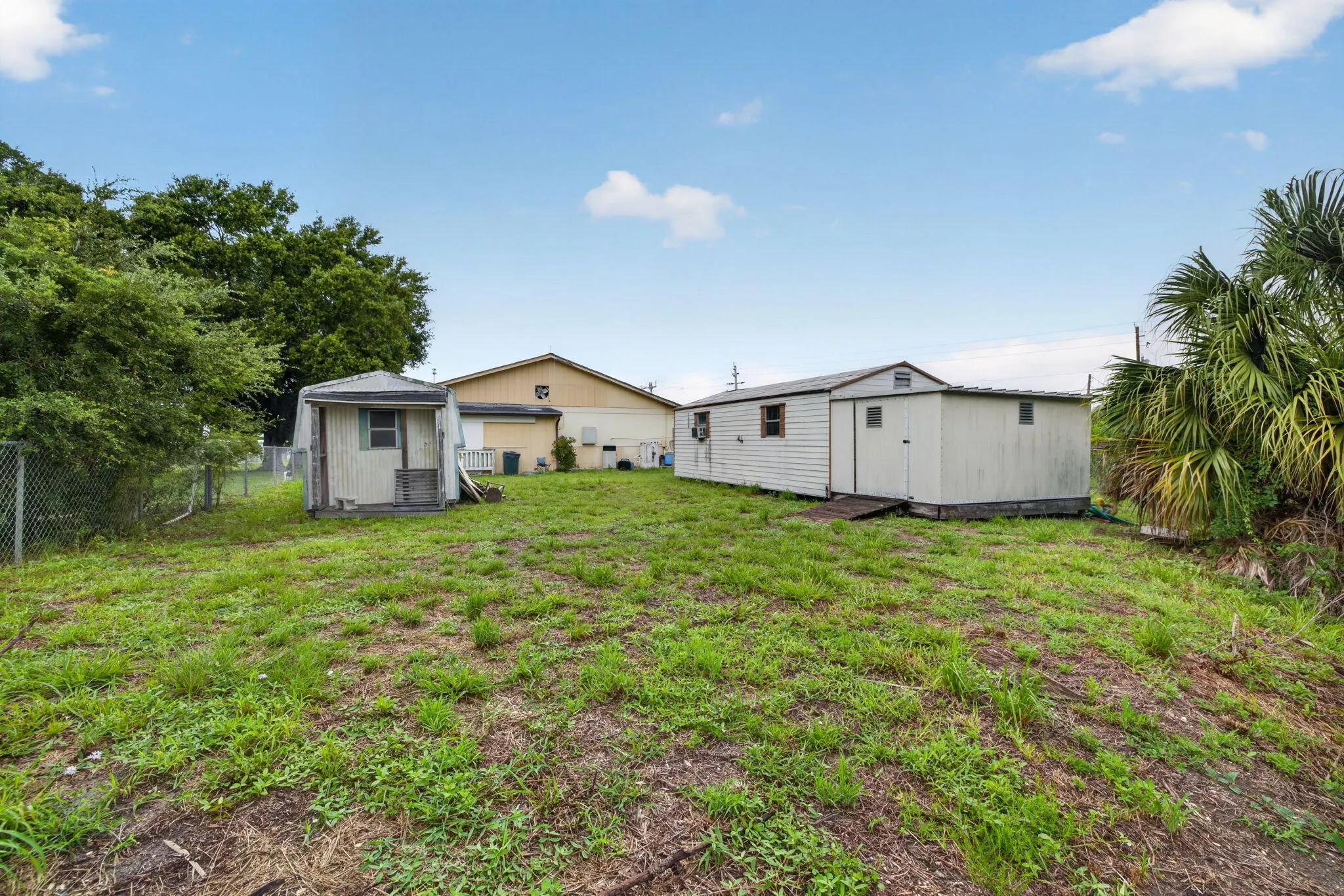 1033 HUNTER Road