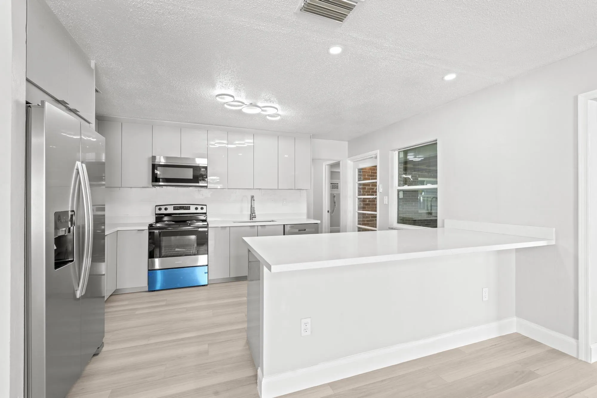 534 E DEL MONTE Avenue