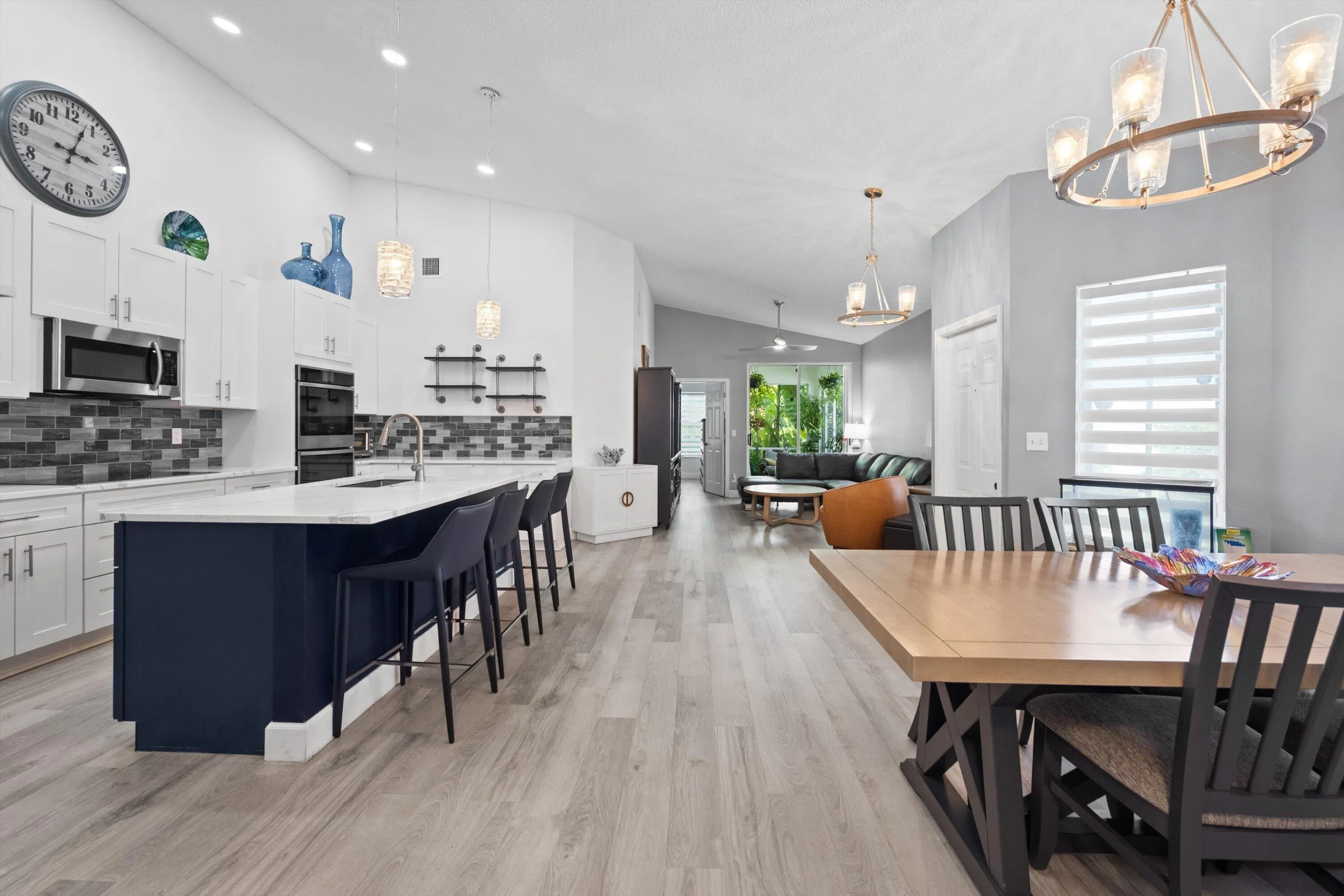 10761 PELICAN Drive