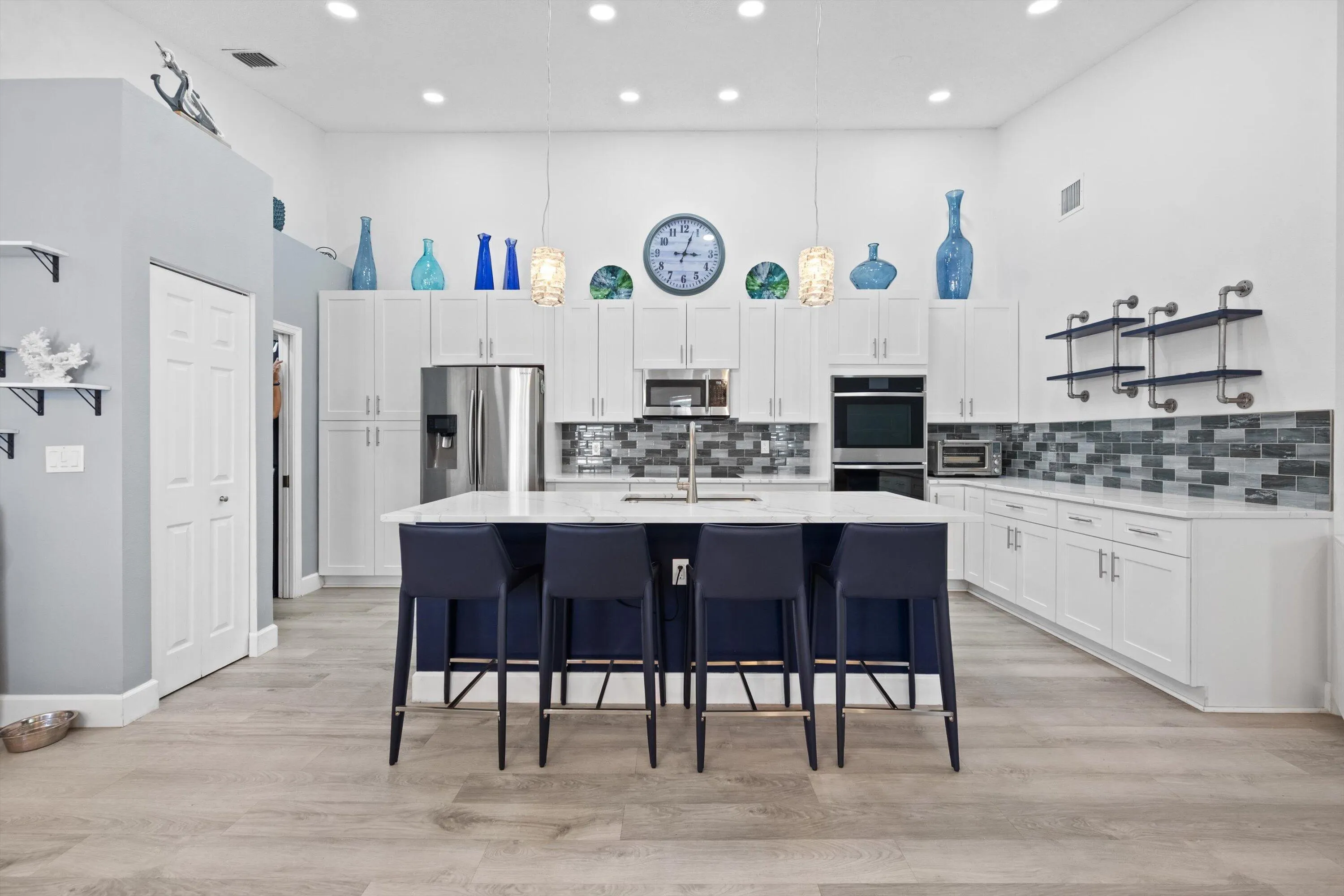 10761 PELICAN Drive