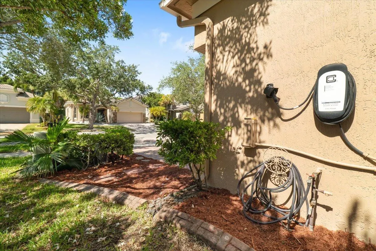 12390 NW 78th Manor