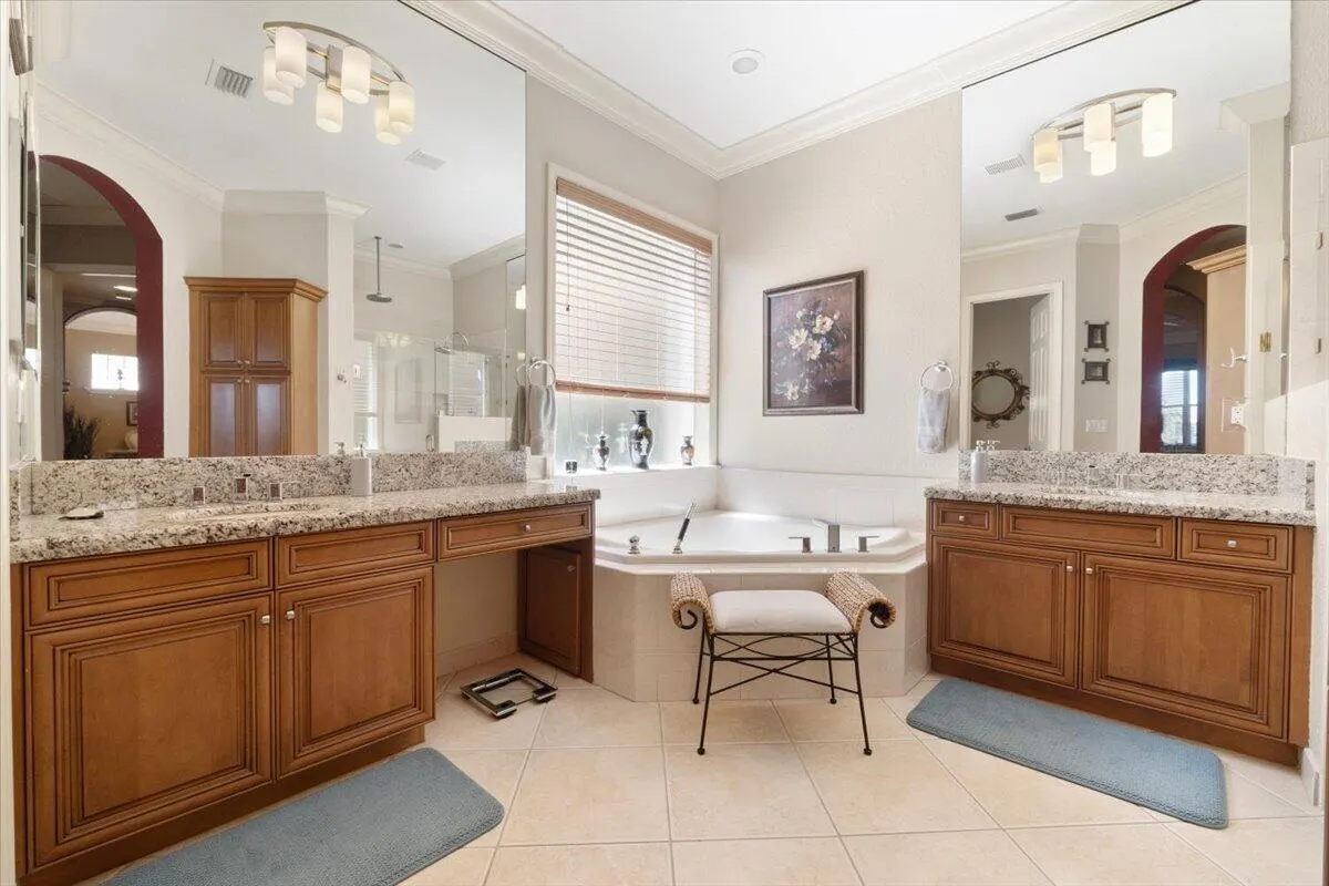 12390 NW 78th Manor