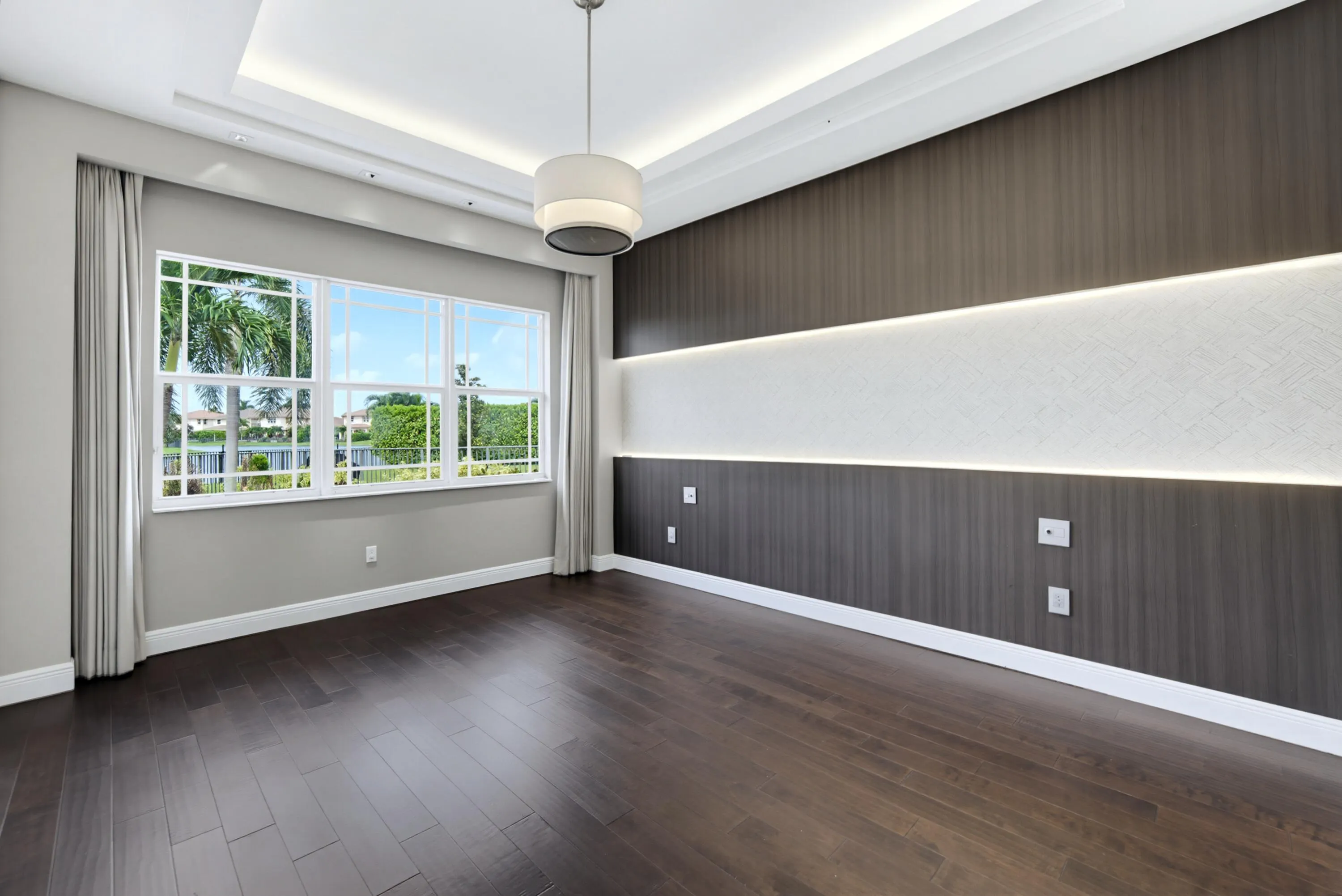 8561 LAKESIDE Bend