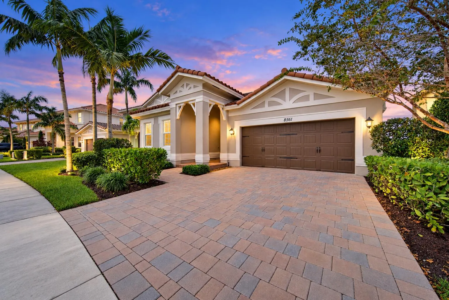 8561 LAKESIDE Bend