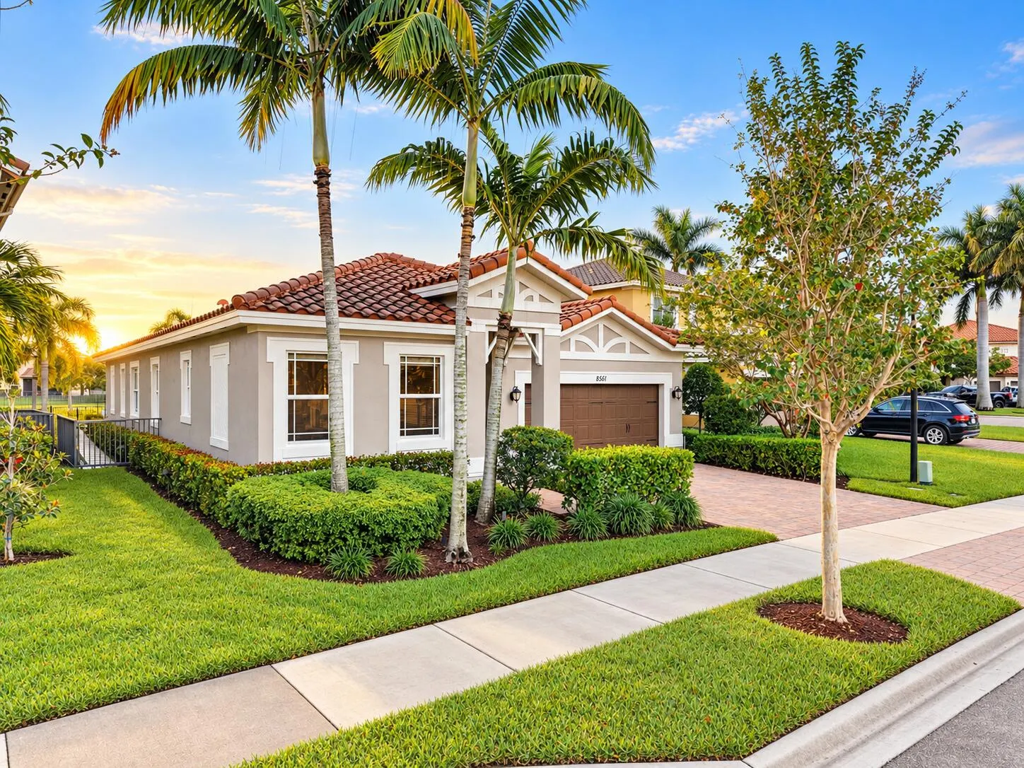 8561 LAKESIDE Bend