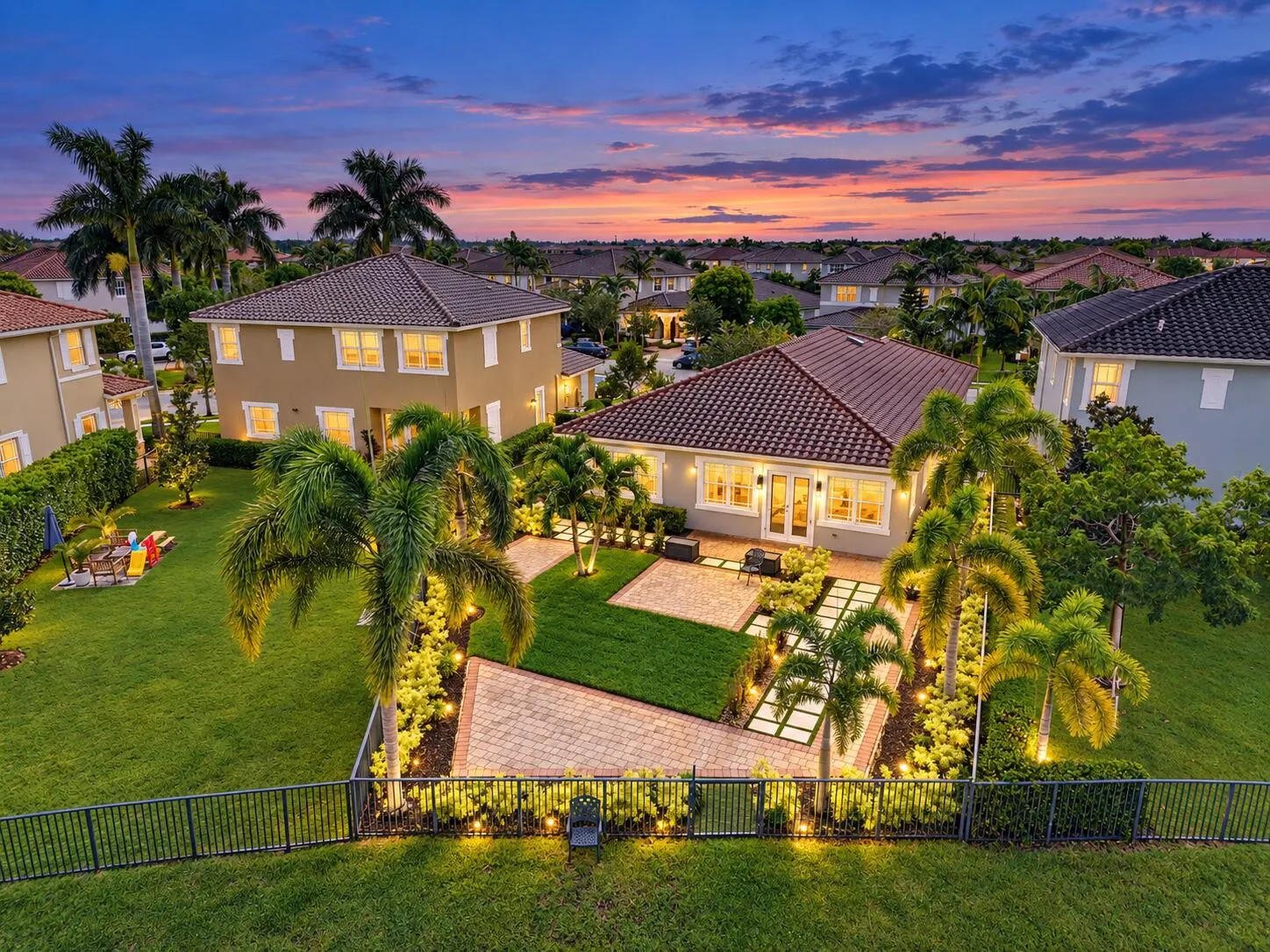 8561 LAKESIDE Bend