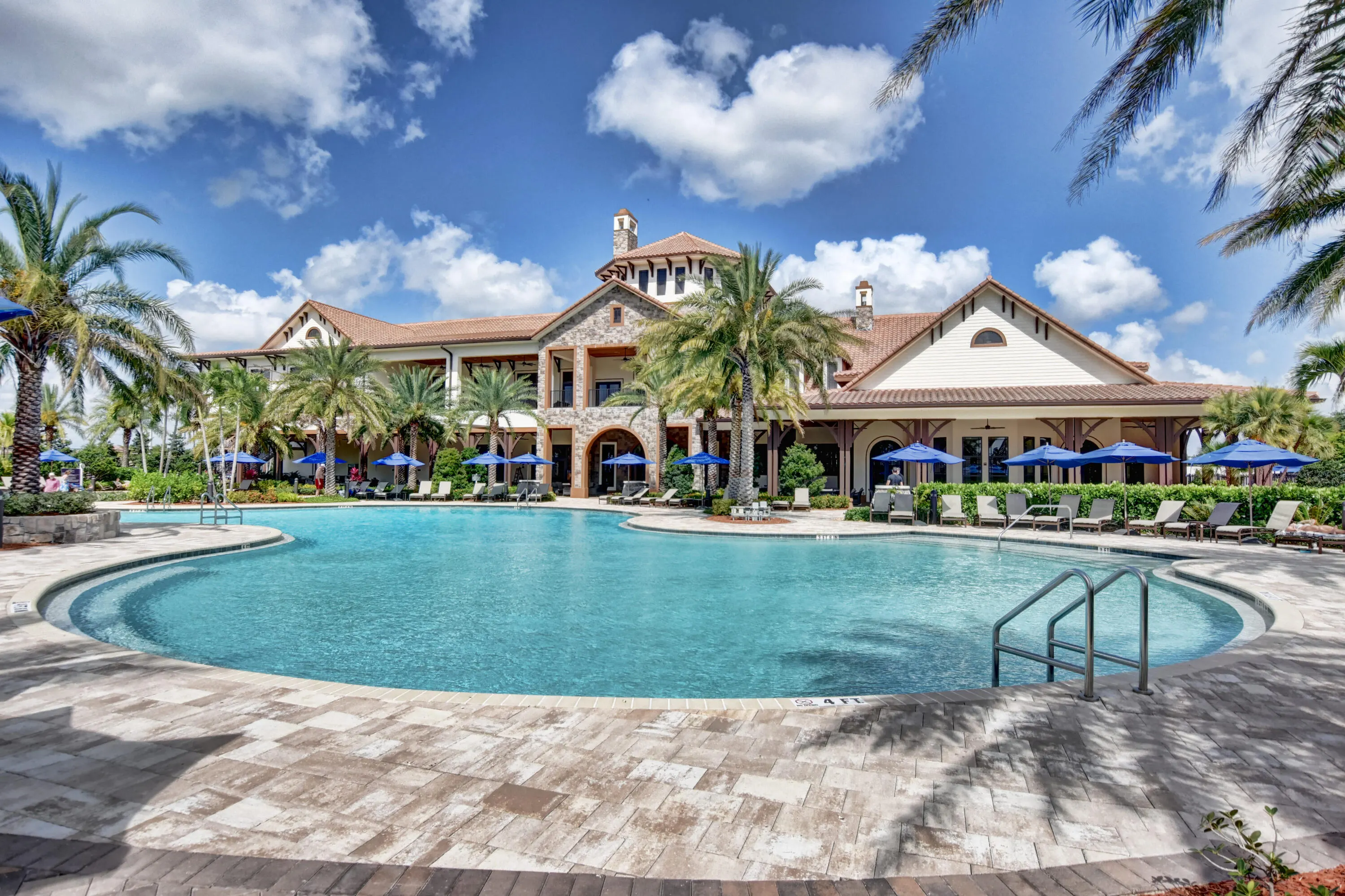 8561 LAKESIDE Bend