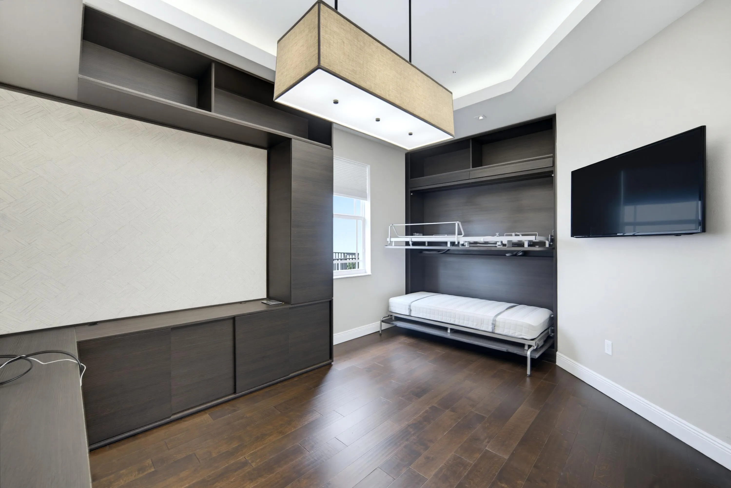 8561 LAKESIDE Bend