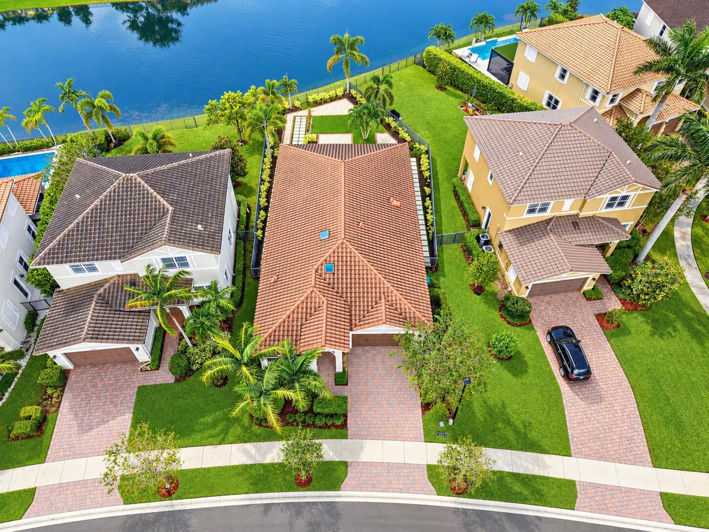 8561 LAKESIDE Bend