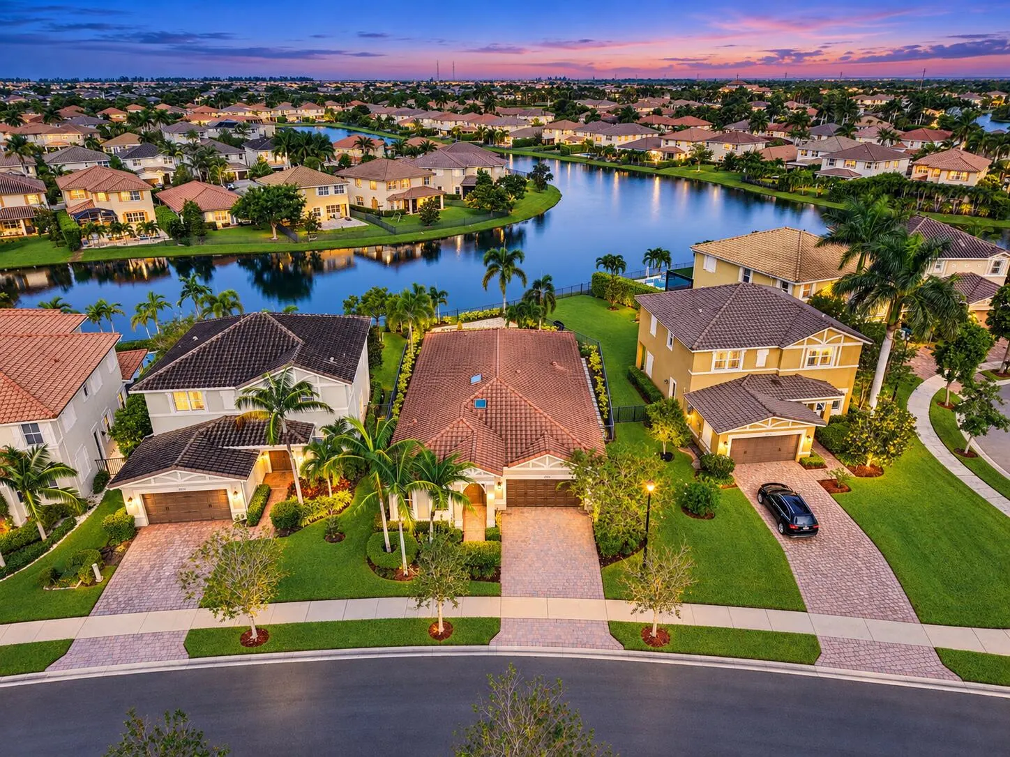 8561 LAKESIDE Bend