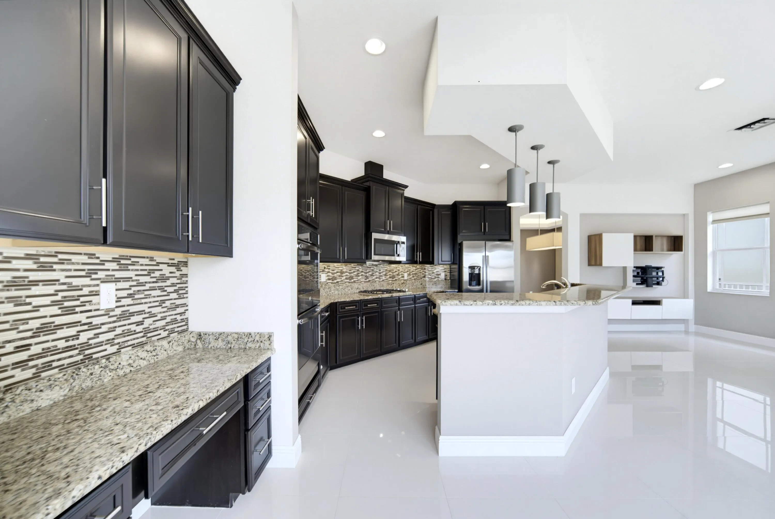 8561 LAKESIDE Bend