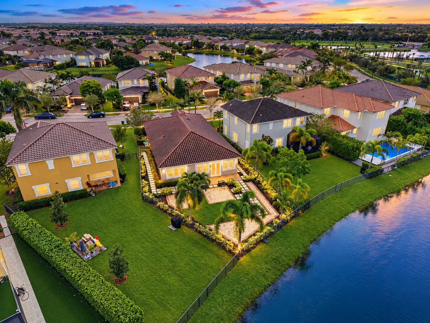 8561 LAKESIDE Bend