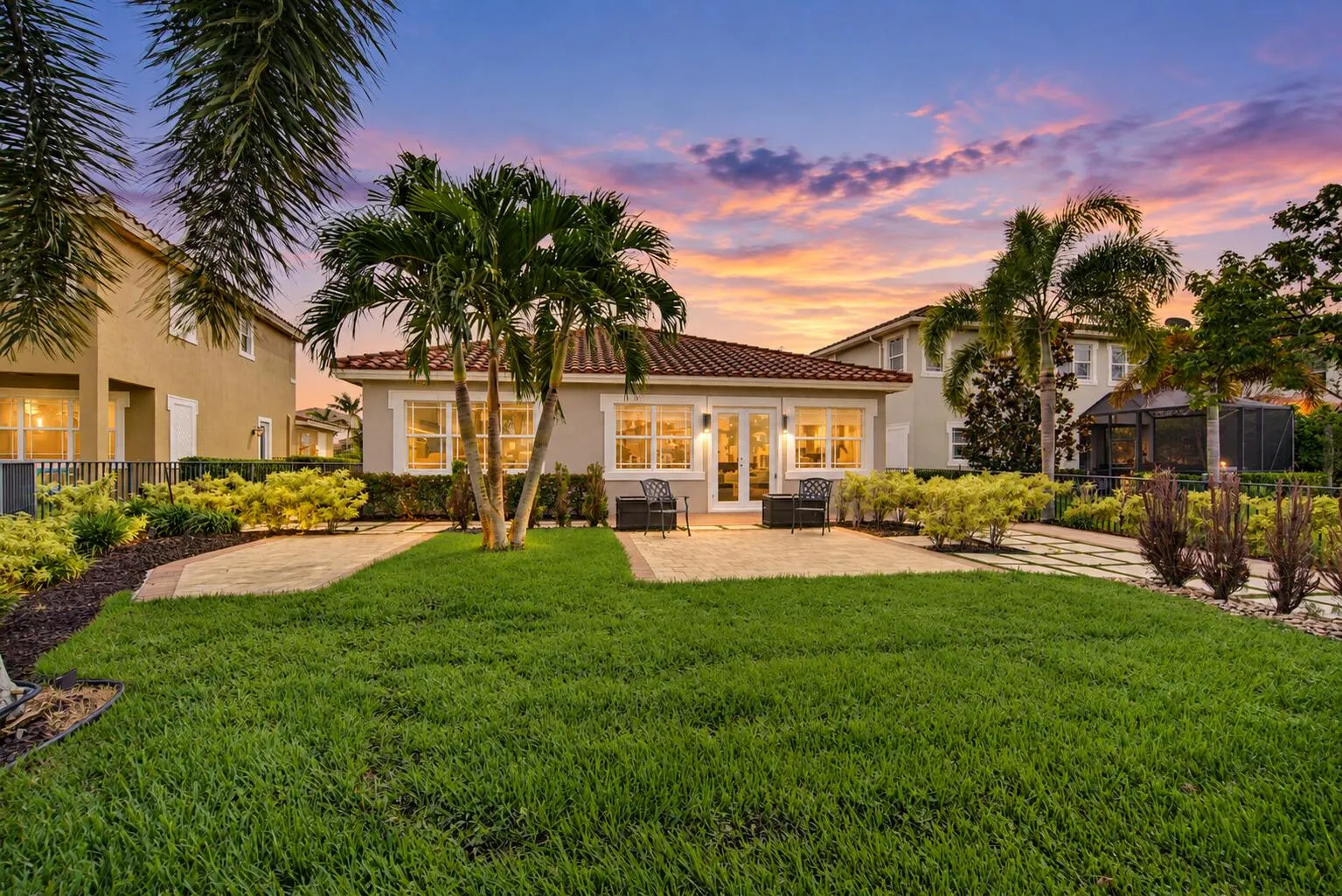 8561 LAKESIDE Bend