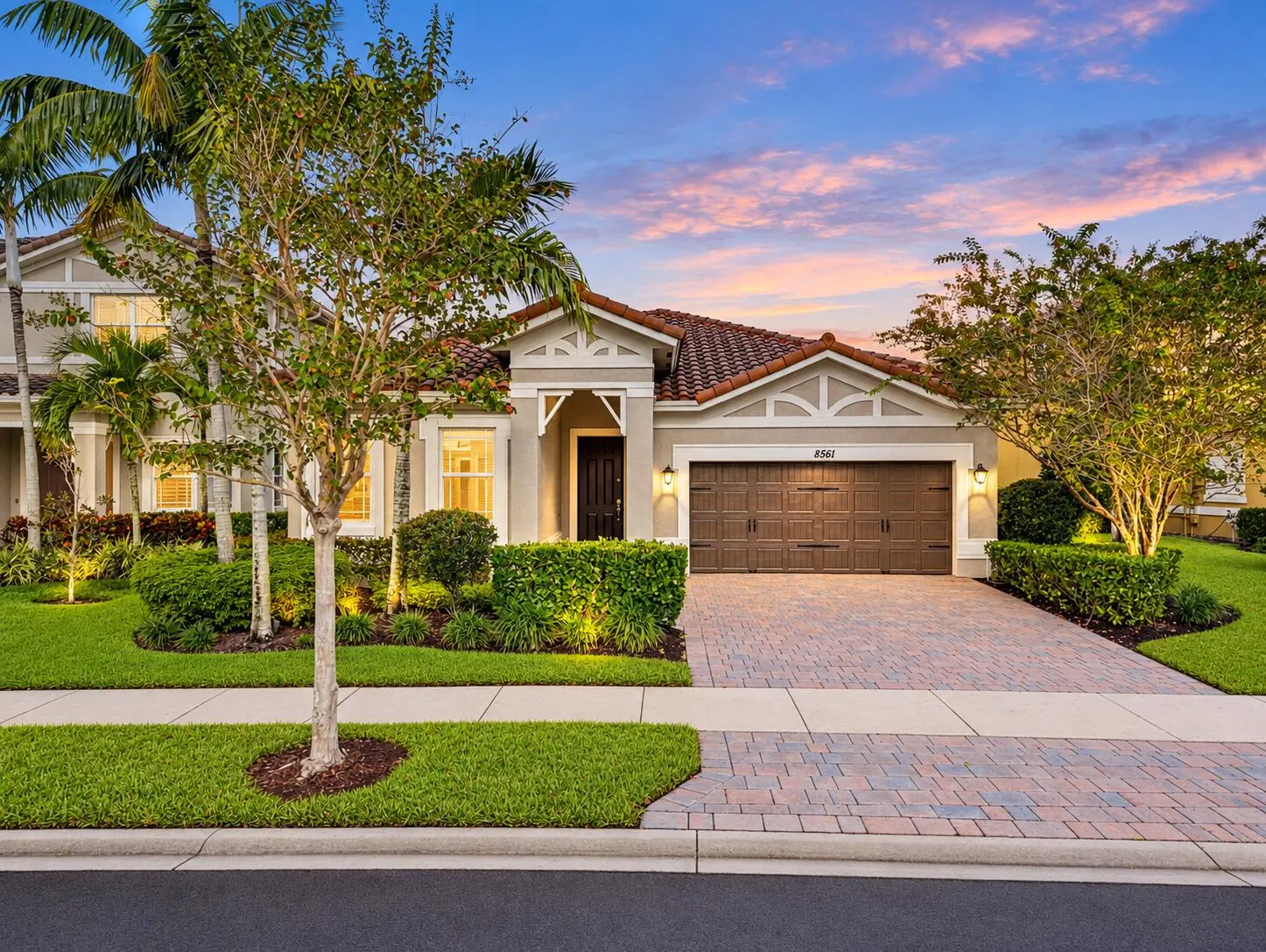 8561 LAKESIDE Bend