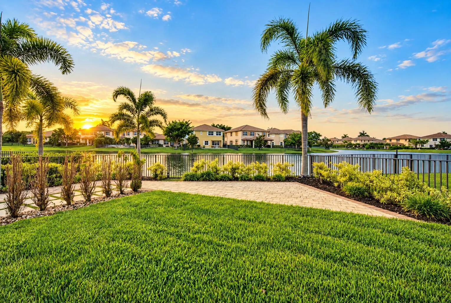 8561 LAKESIDE Bend