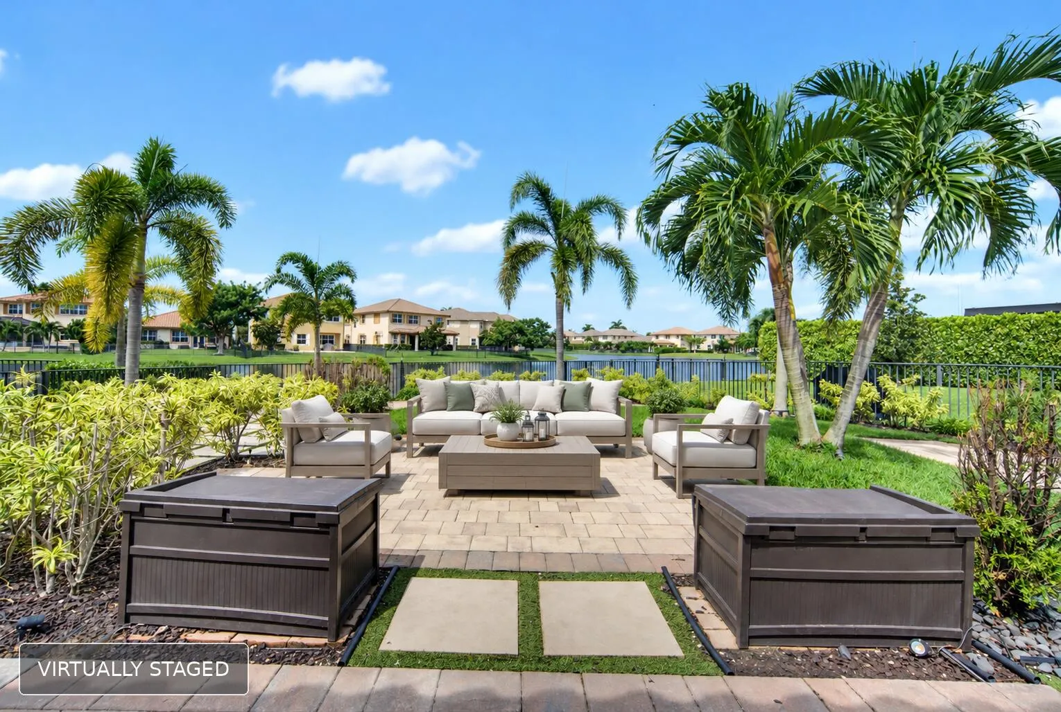 8561 LAKESIDE Bend