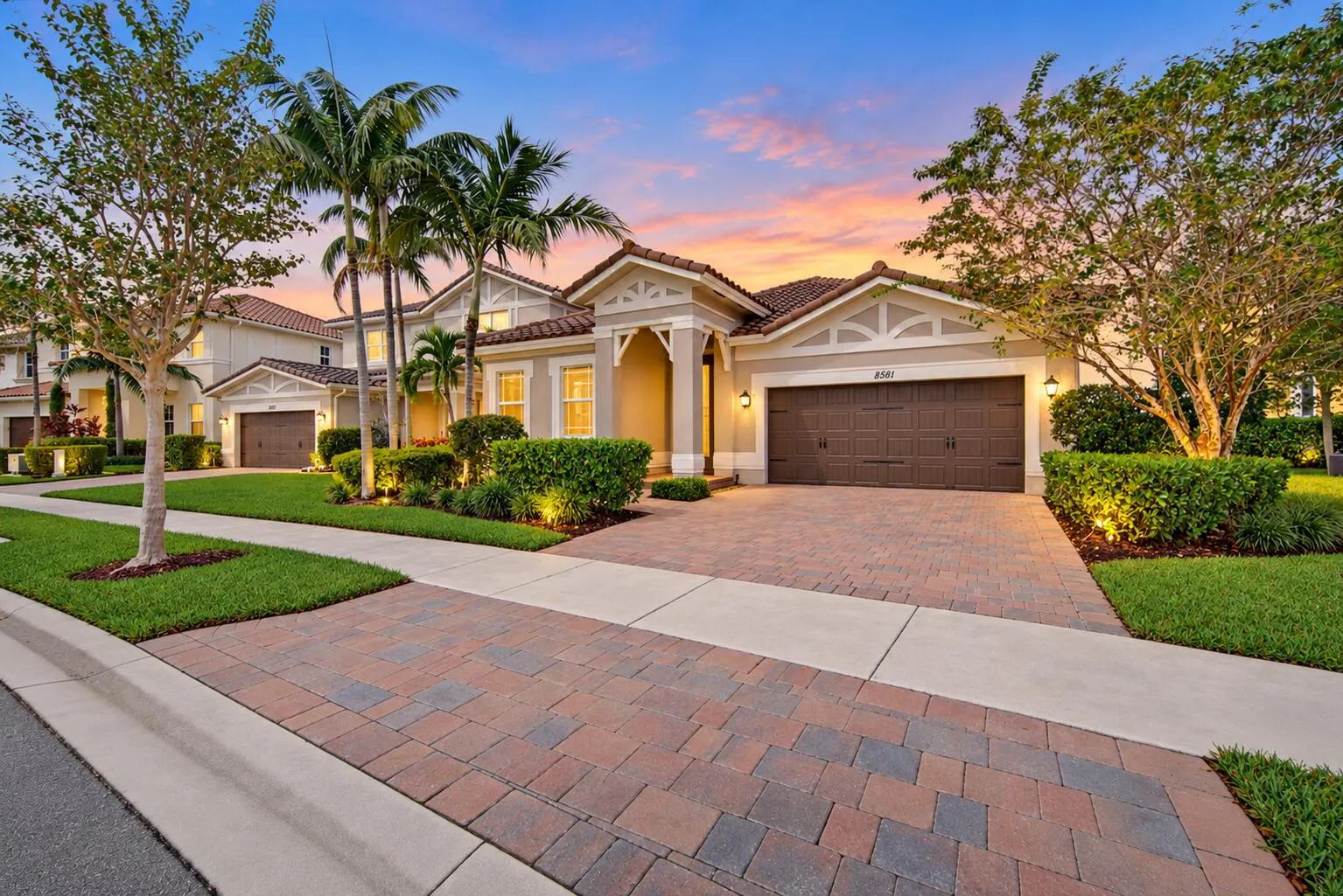 8561 LAKESIDE Bend