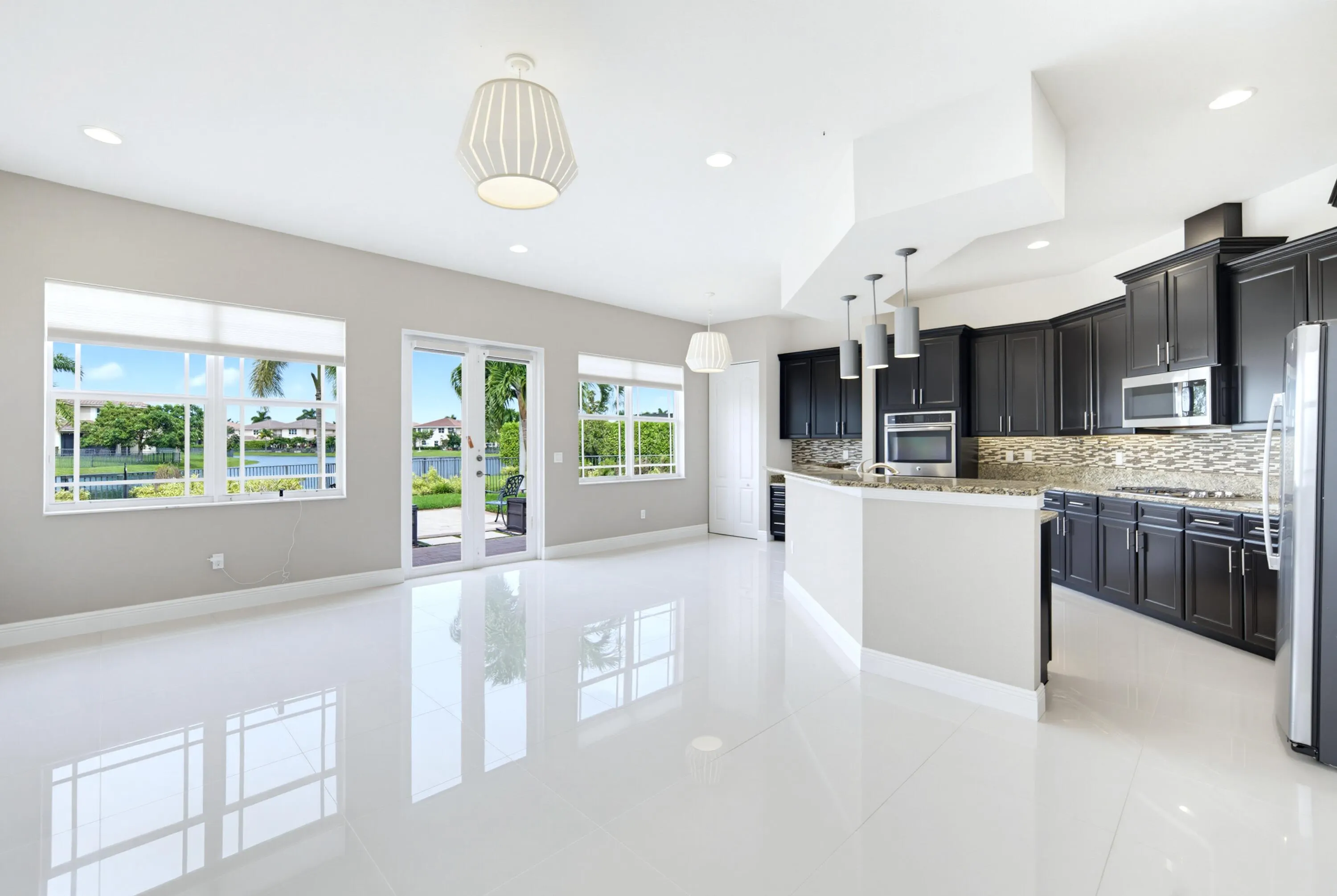 8561 LAKESIDE Bend