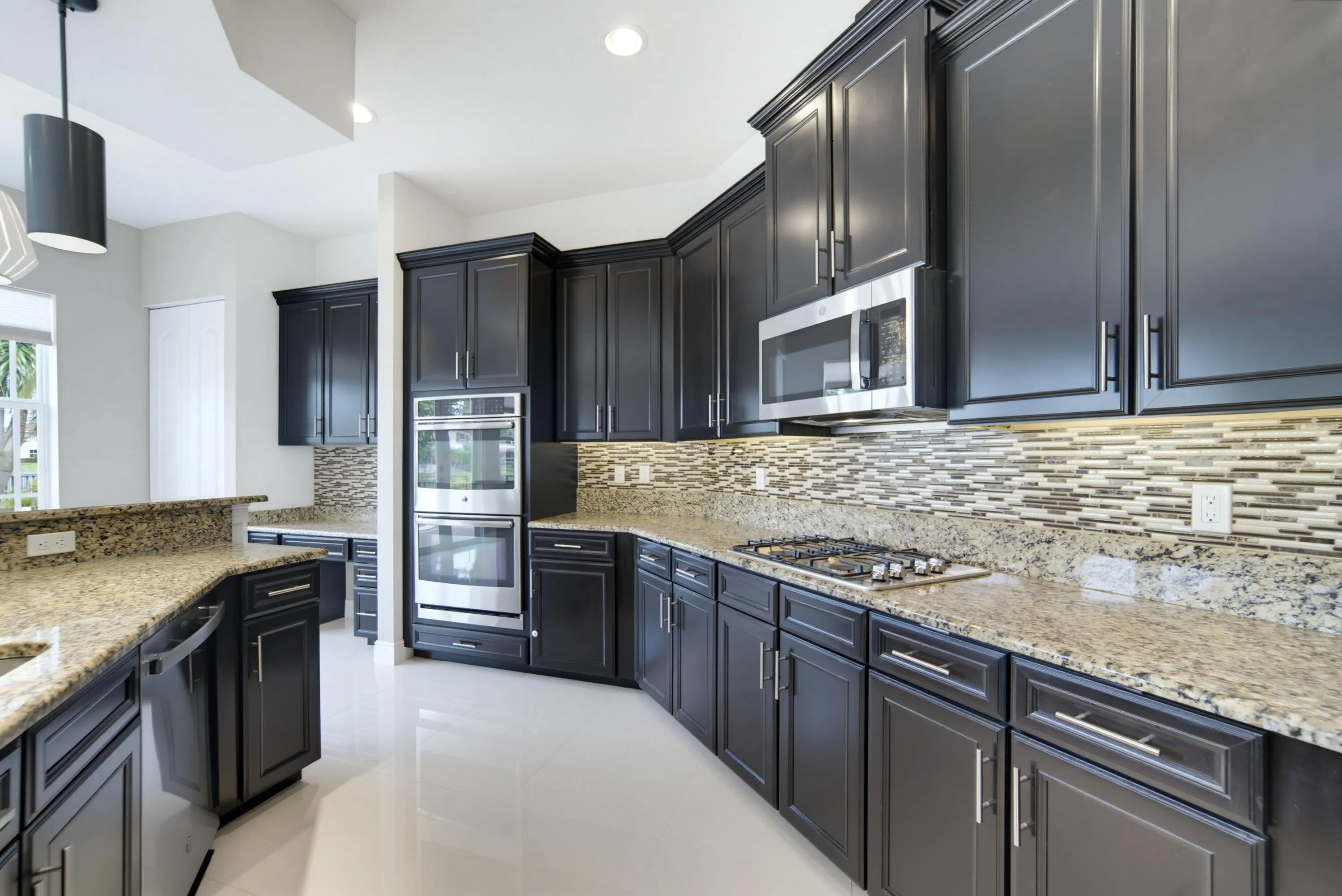 8561 LAKESIDE Bend