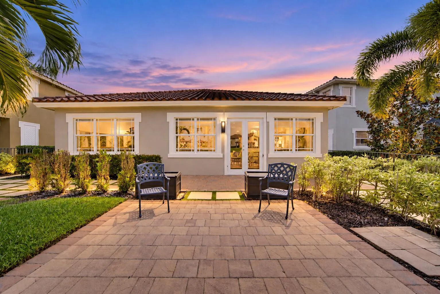 8561 LAKESIDE Bend