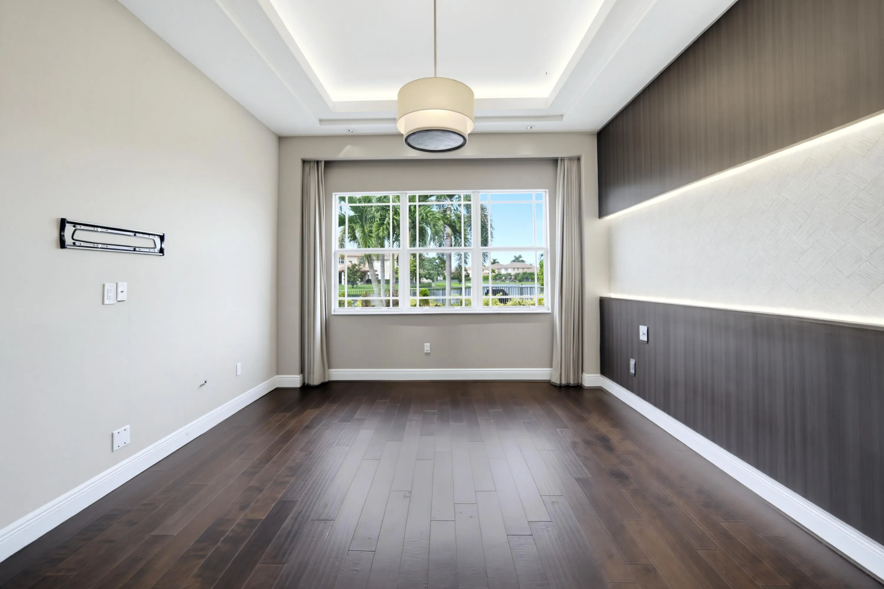 8561 LAKESIDE Bend