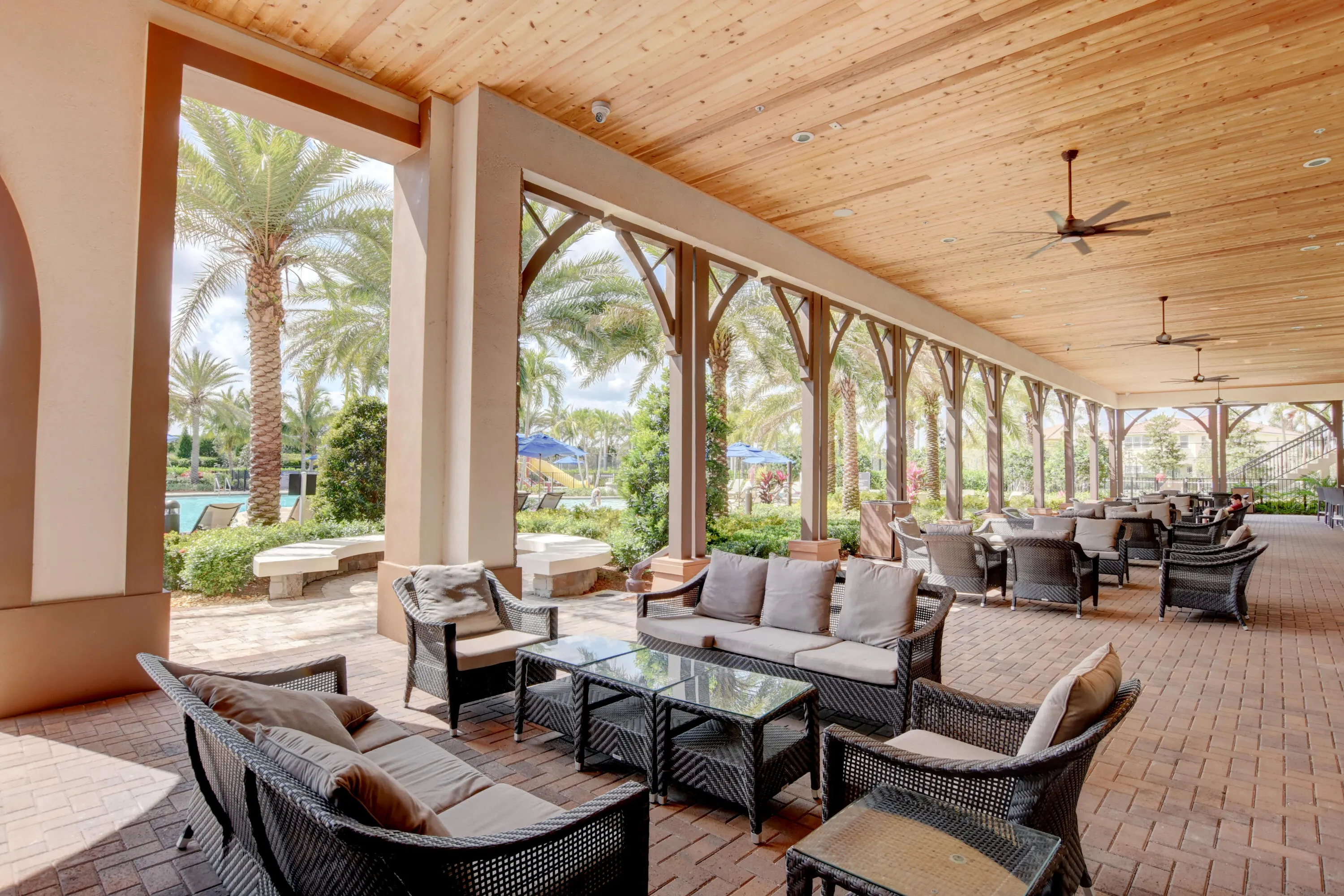 8561 LAKESIDE Bend