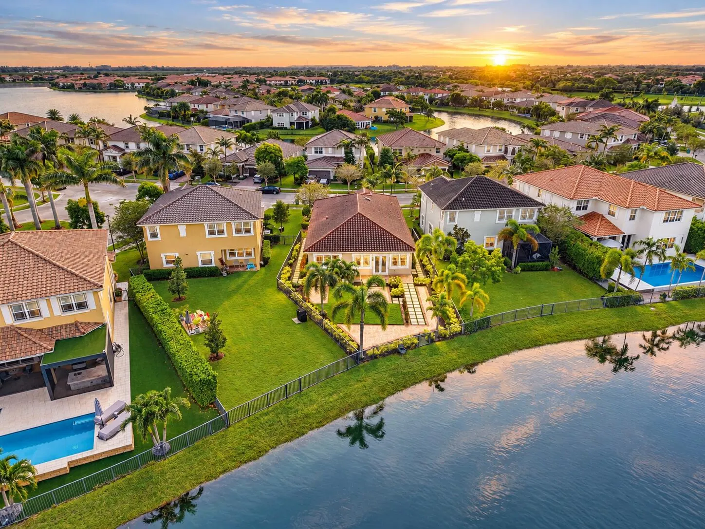 8561 LAKESIDE Bend