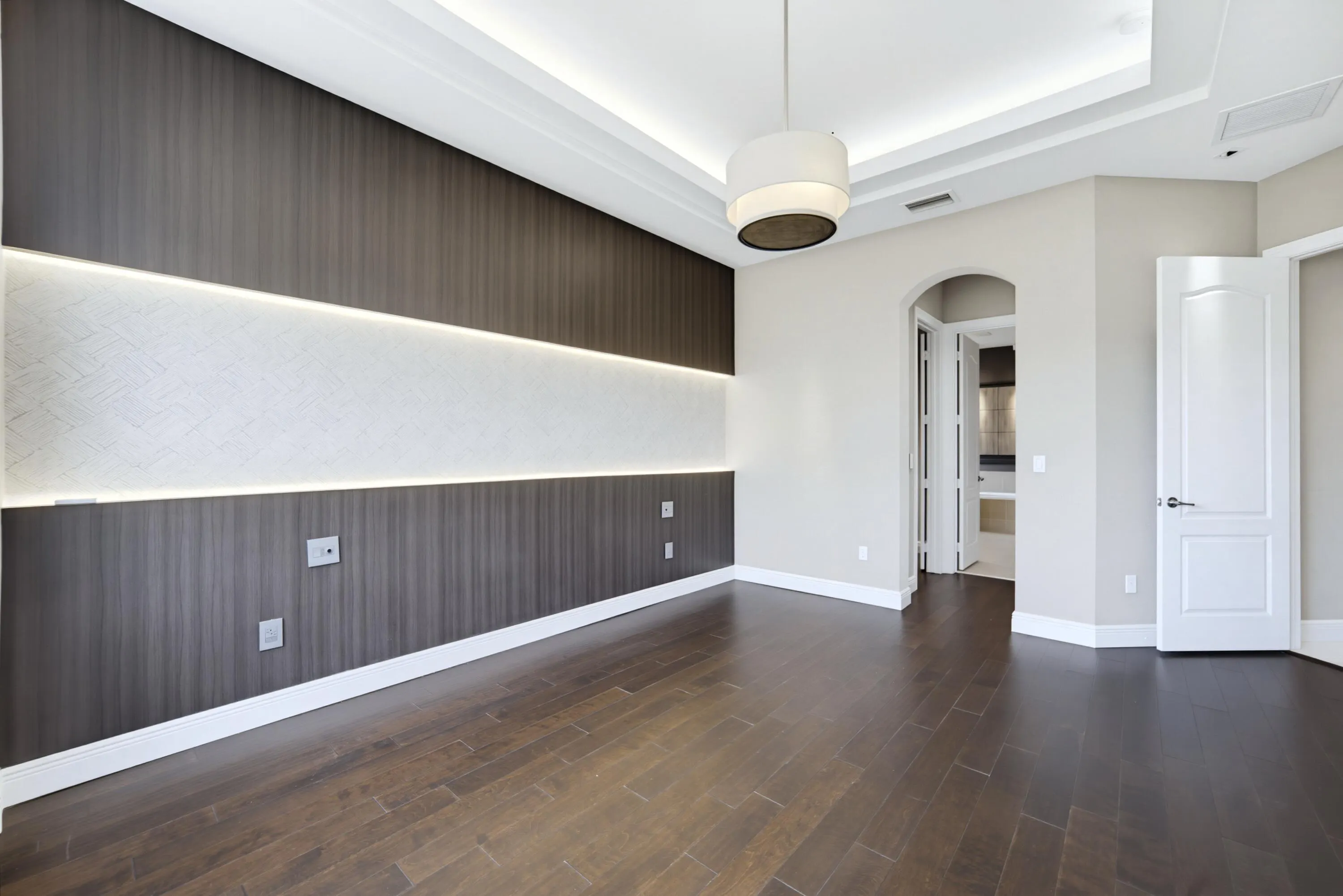 8561 LAKESIDE Bend