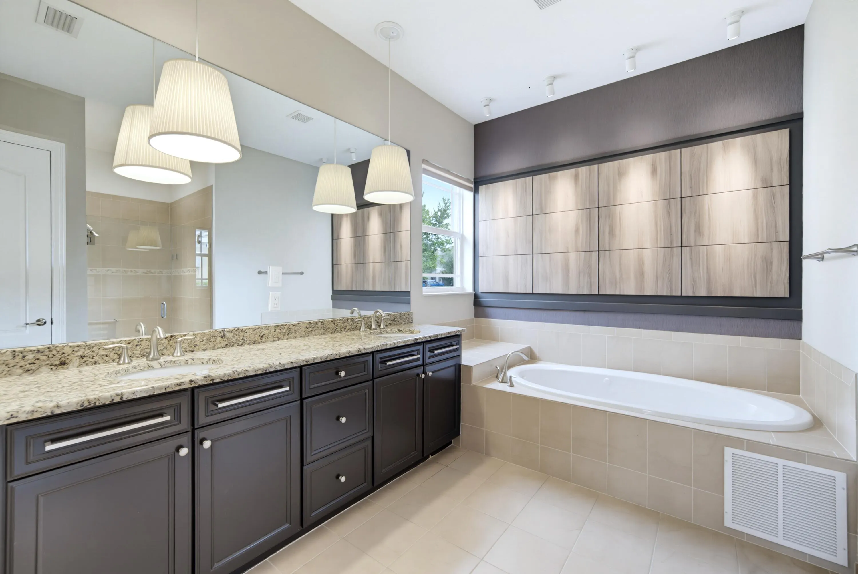 8561 LAKESIDE Bend