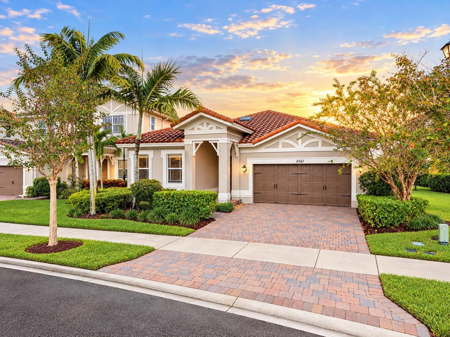 8561 LAKESIDE Bend