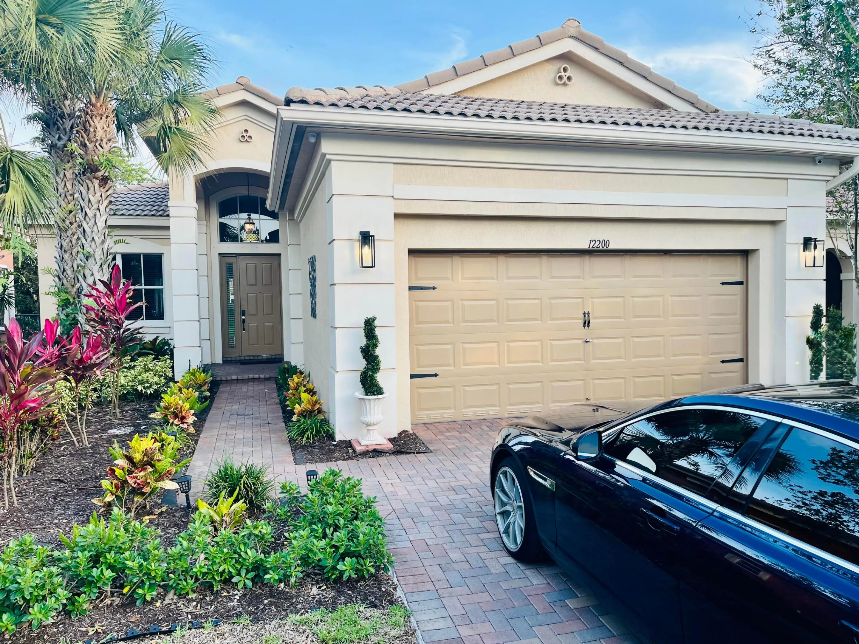 12200 NW 77TH Manor