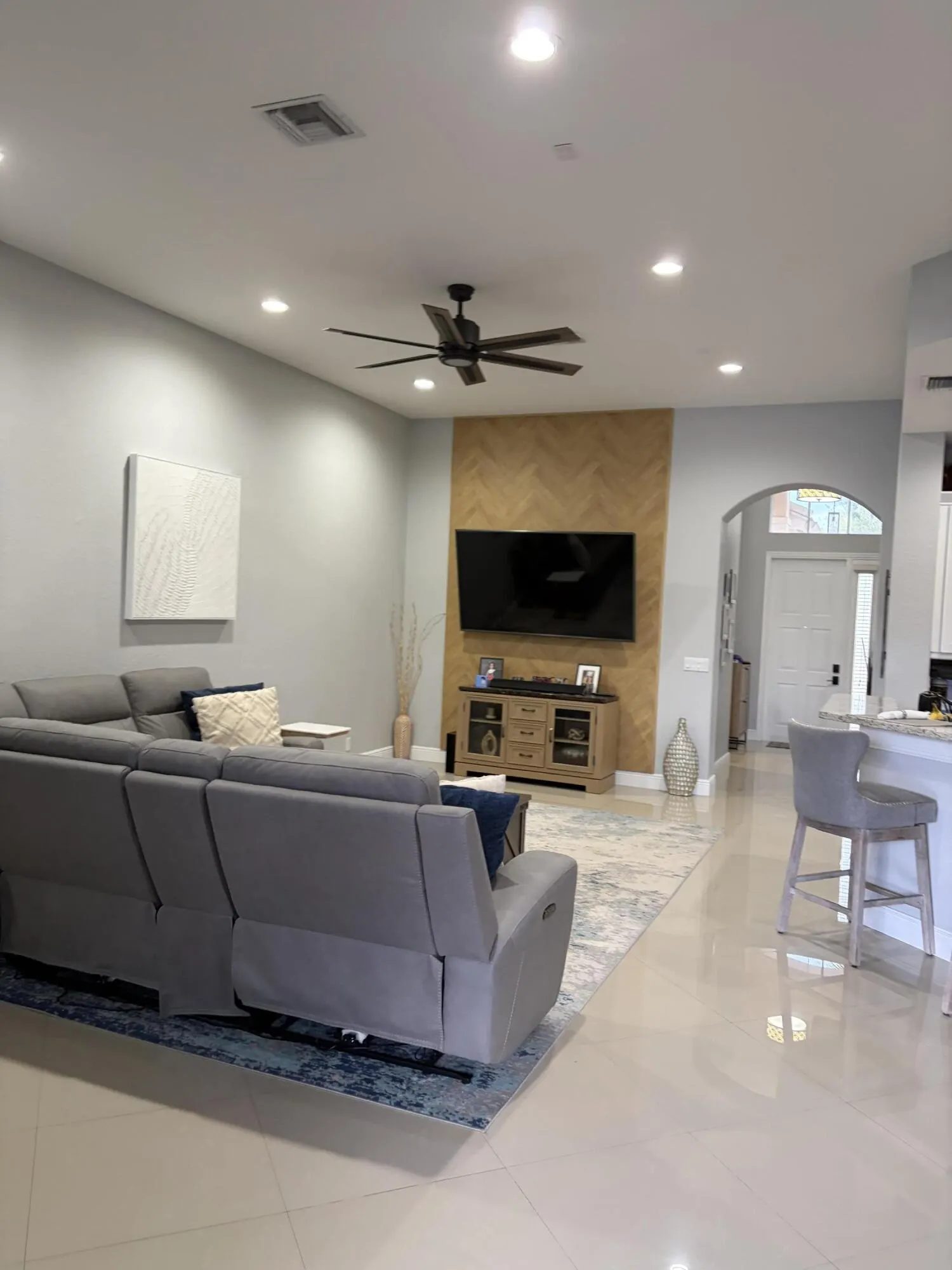 12200 NW 77TH Manor