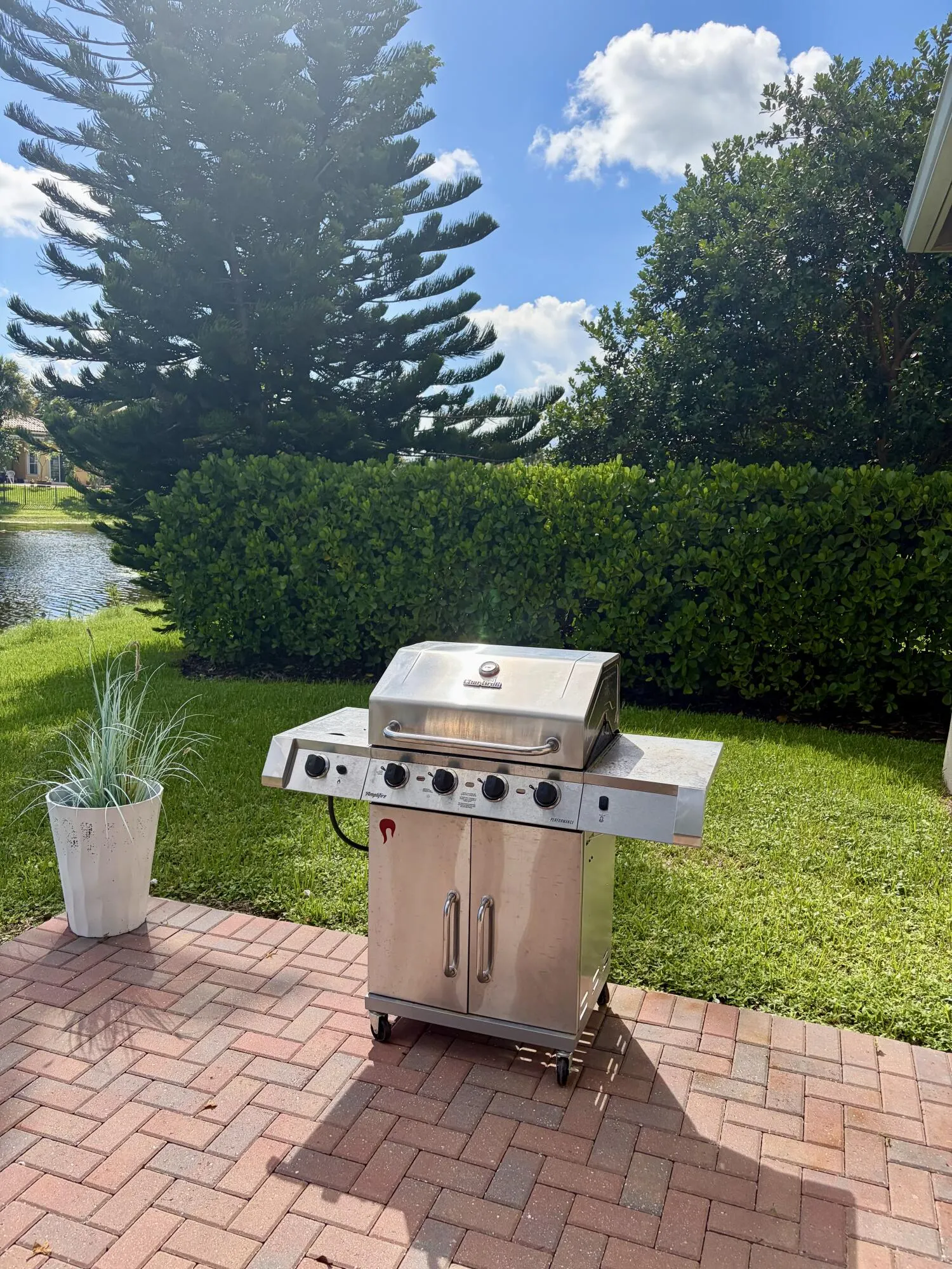 12200 NW 77TH Manor
