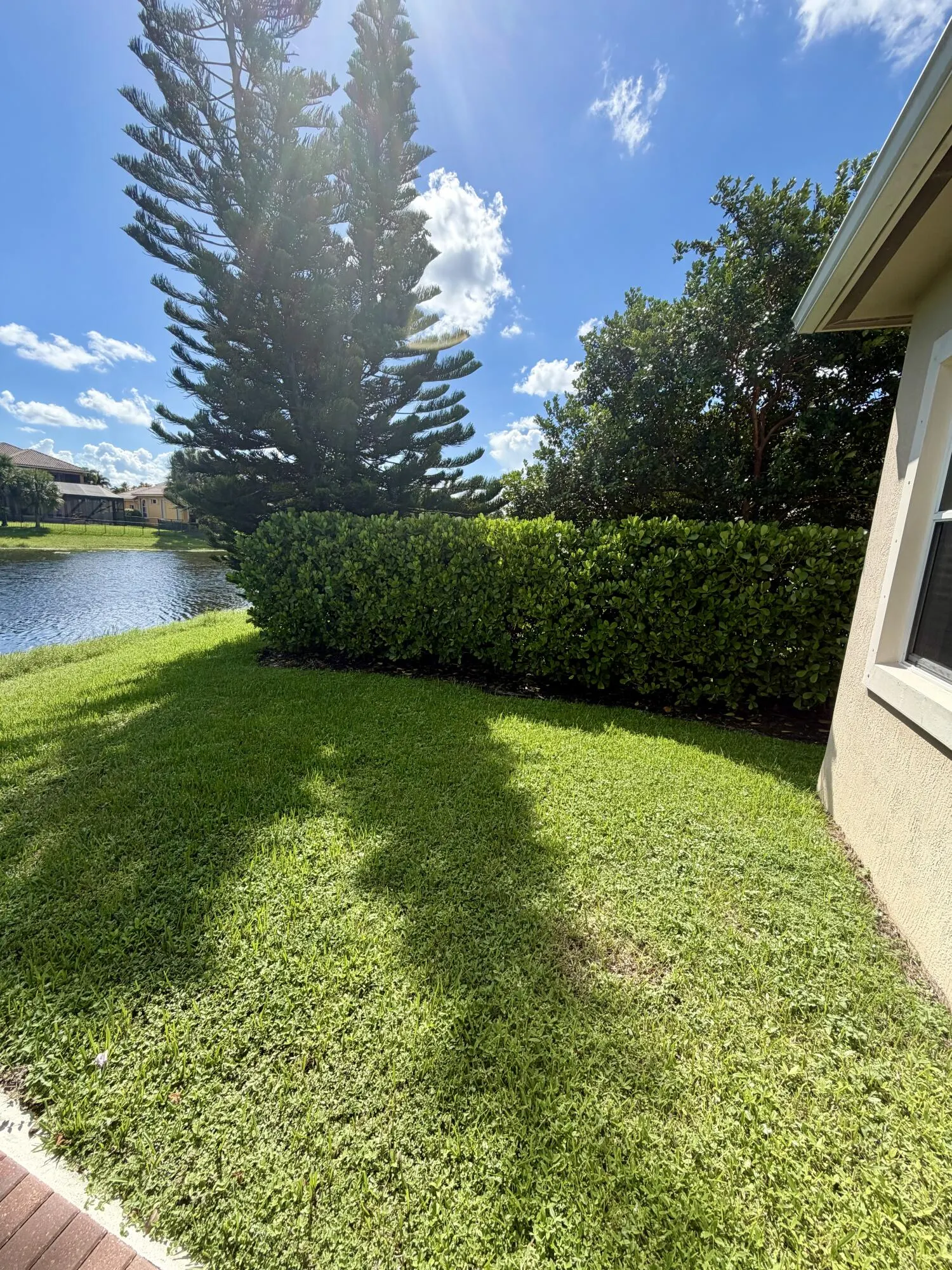 12200 NW 77TH Manor
