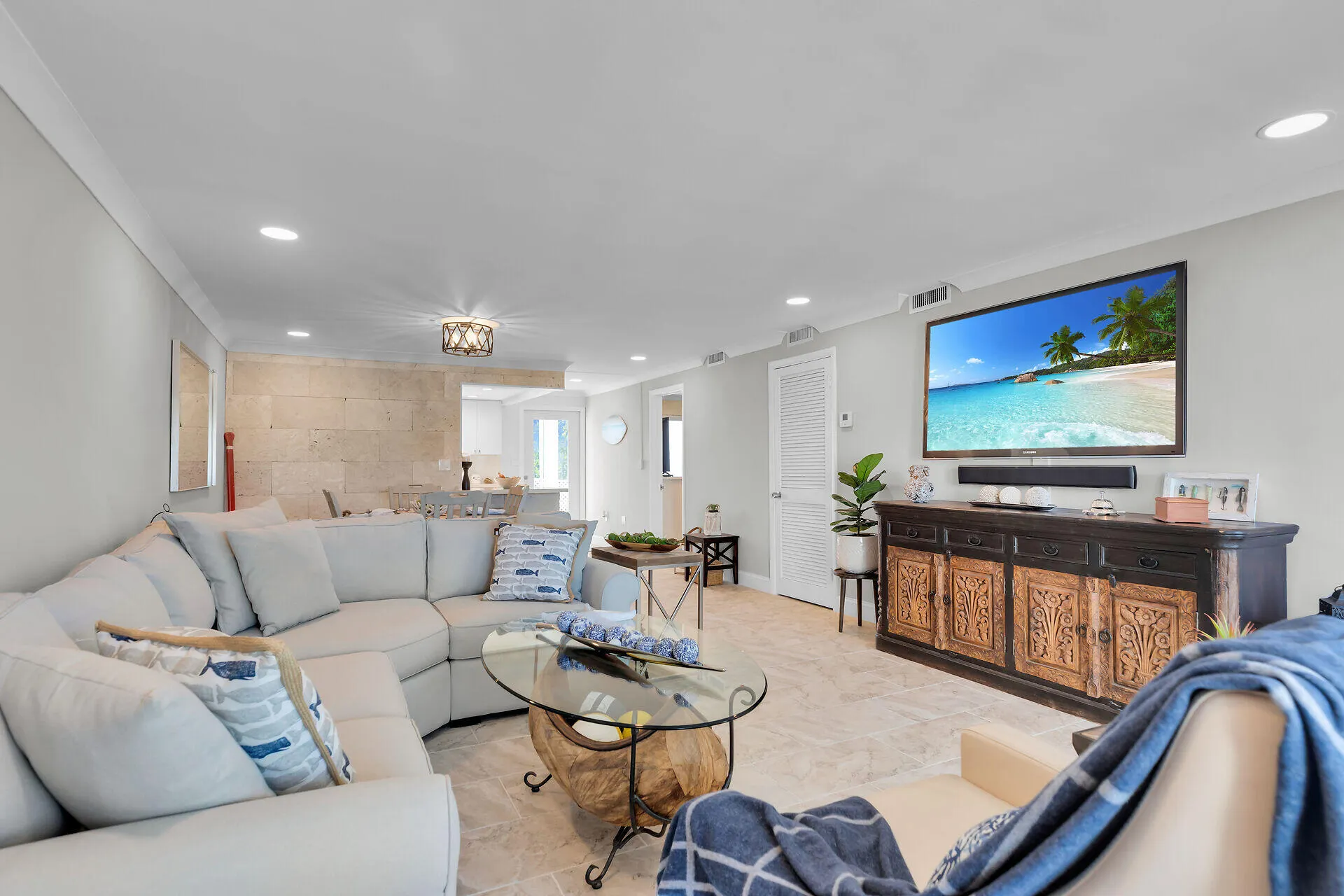 100 IROQUOIS Drive #5