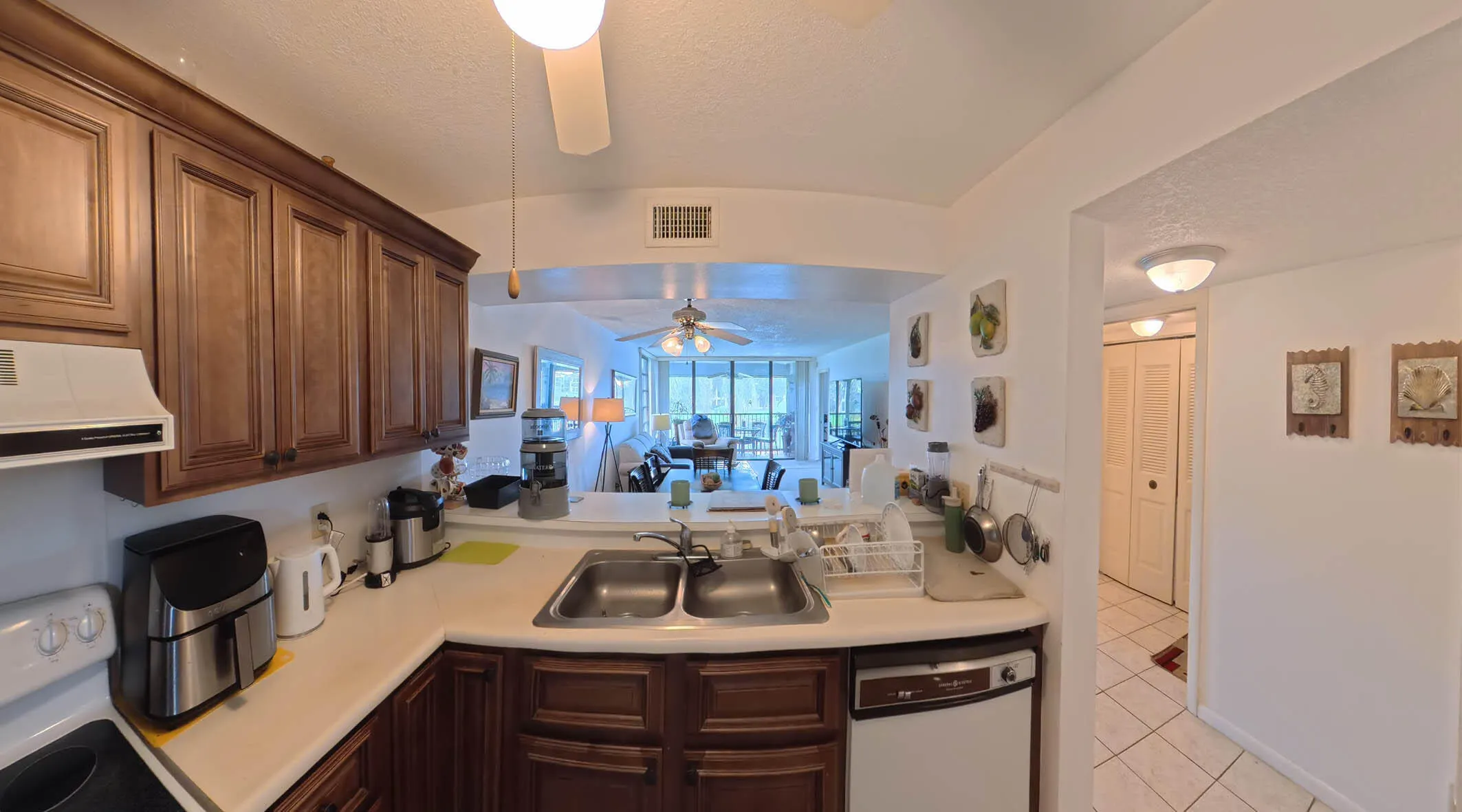 6618 CORAL LAKE Drive #206