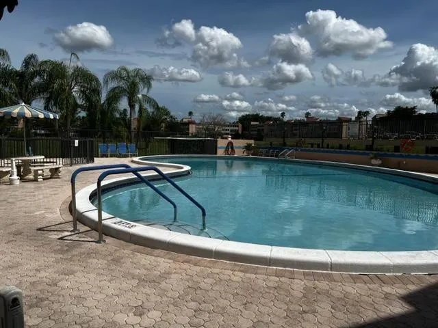 7320 LAKE CIR Drive #407