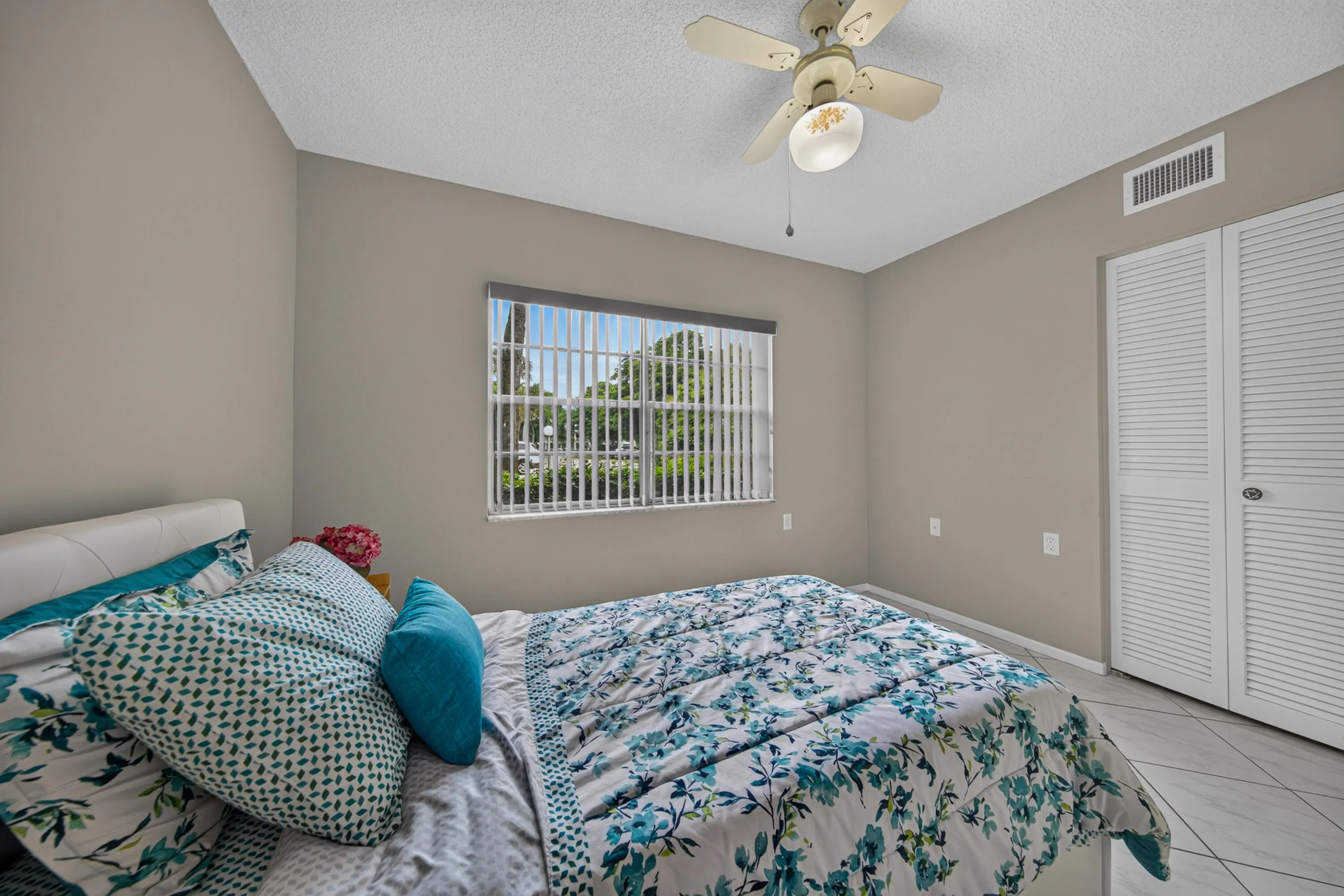 1205 Bahama Bend #F1