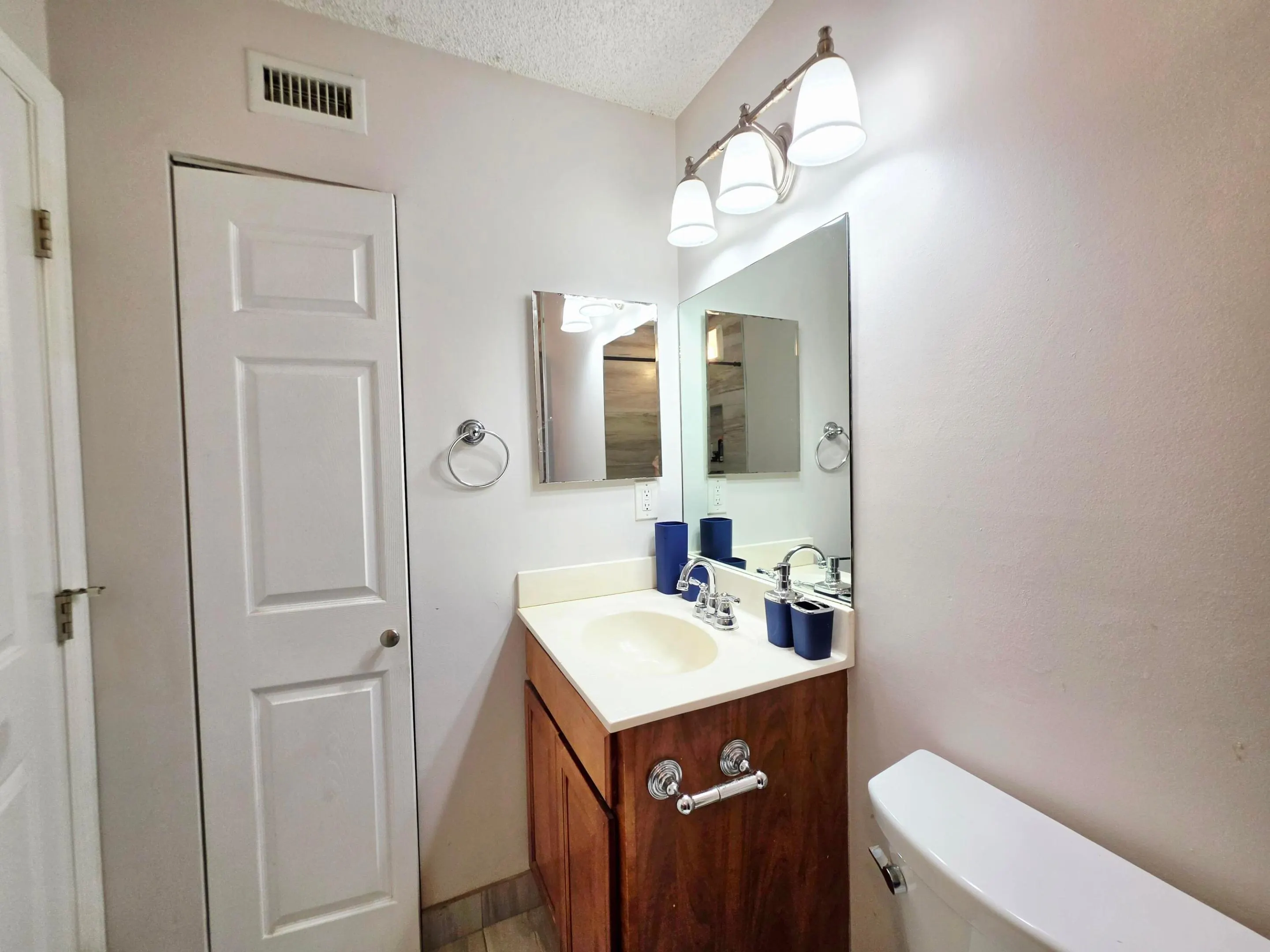 851 LYONS Road #22206