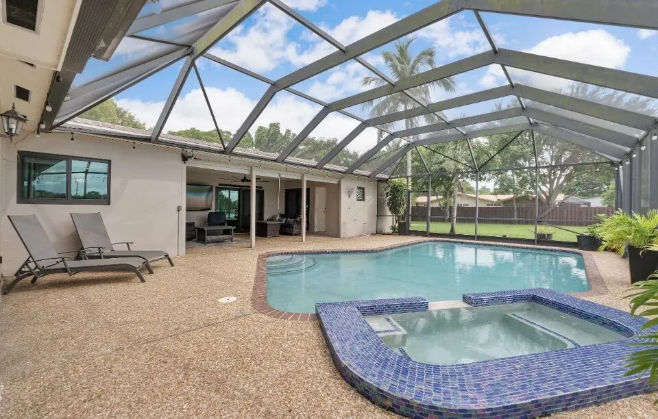 711 NW 45TH Avenue